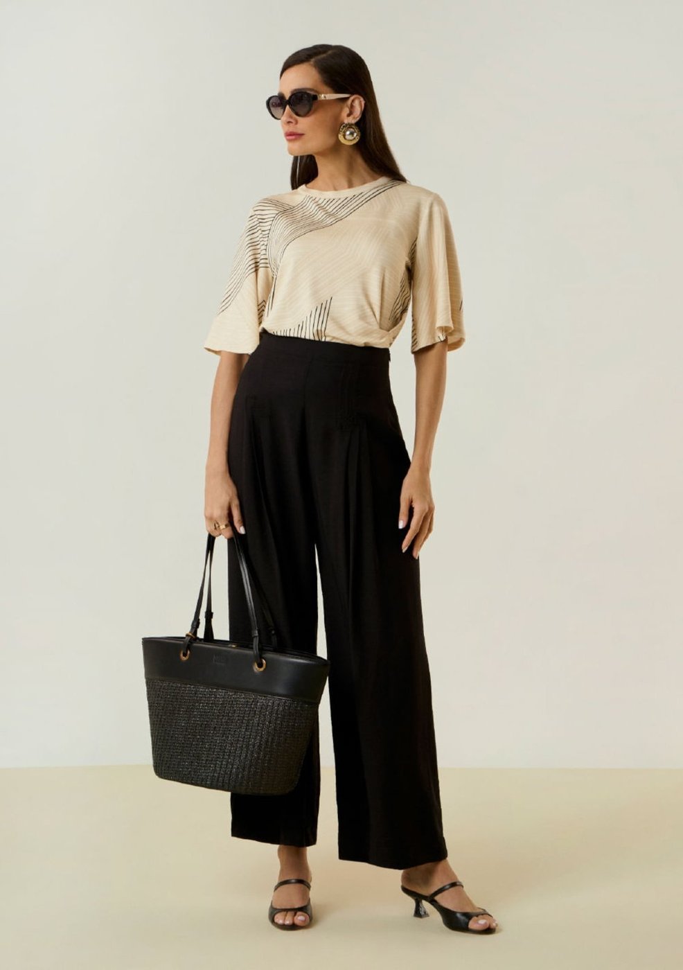 Blusa Maria Valentina Solta Decote Careca Manga Curta Padrão