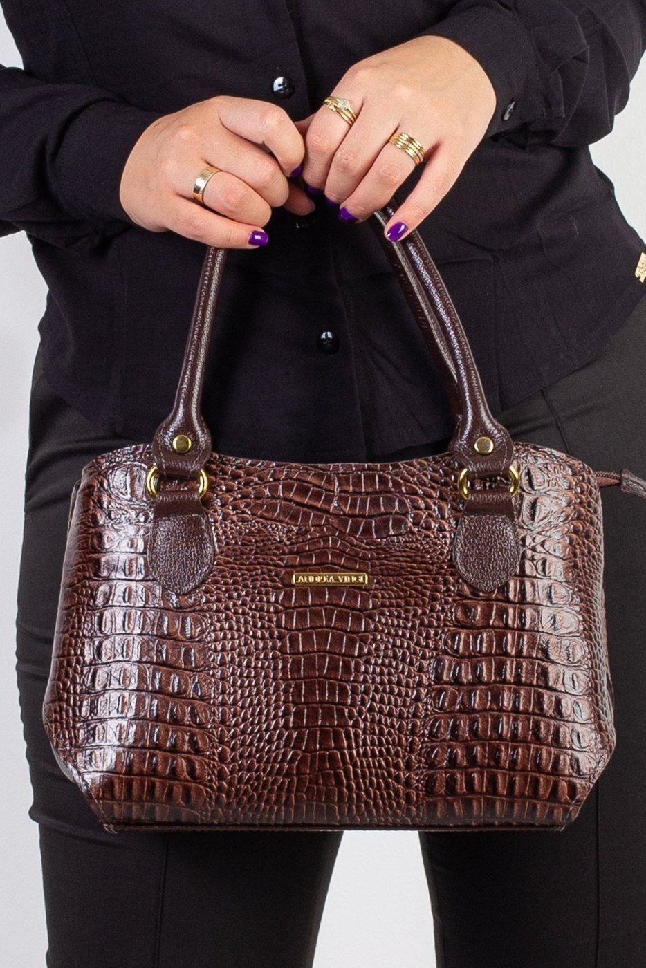 Imagem principal Bolsa Andrea Vinci Estruturada De Couro Croco Monique café Andrea Vinci café