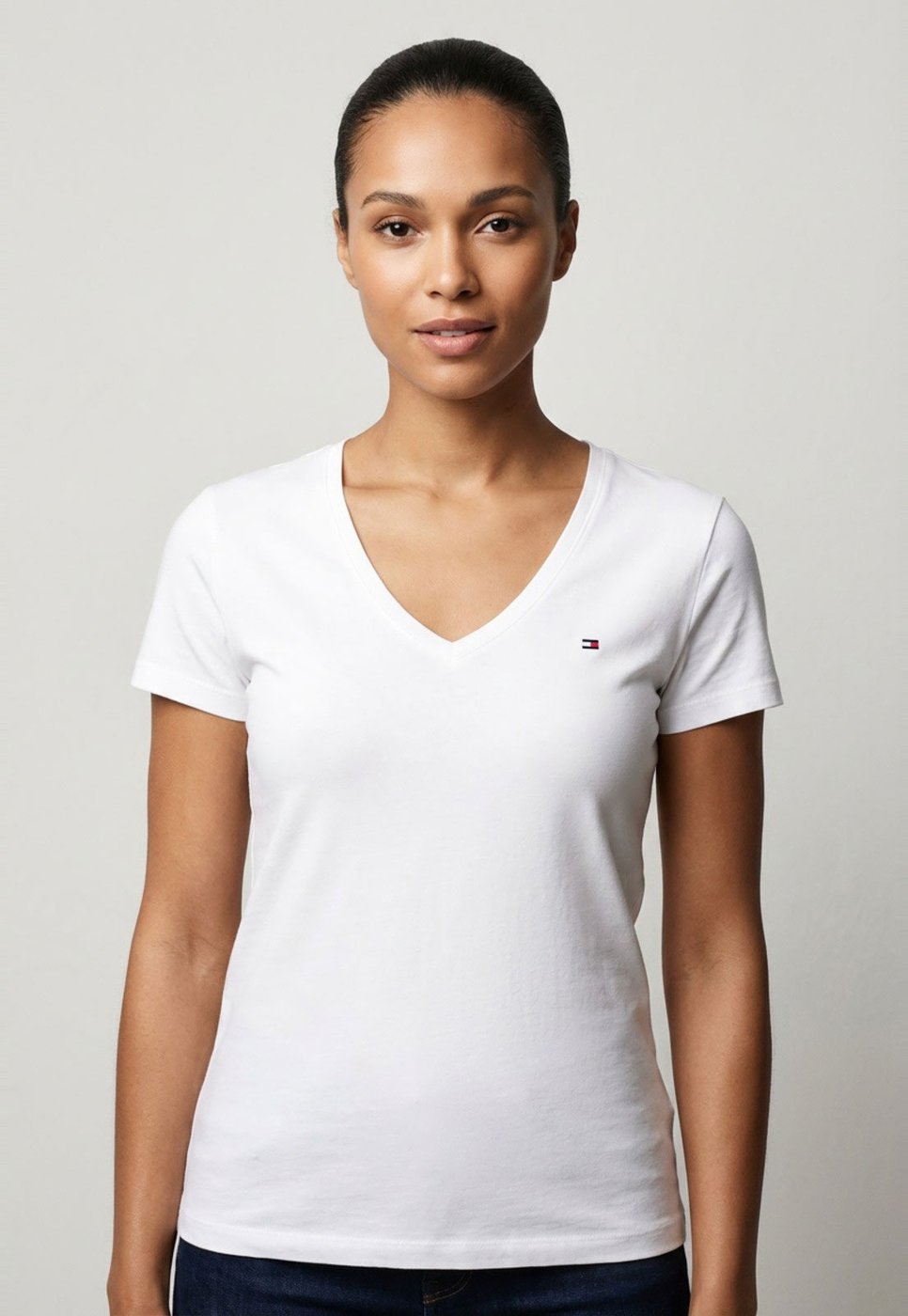 Imagem principal Camiseta Feminina Tommy Jeans Slim V Neck Branca branco Tommy Jeans branco