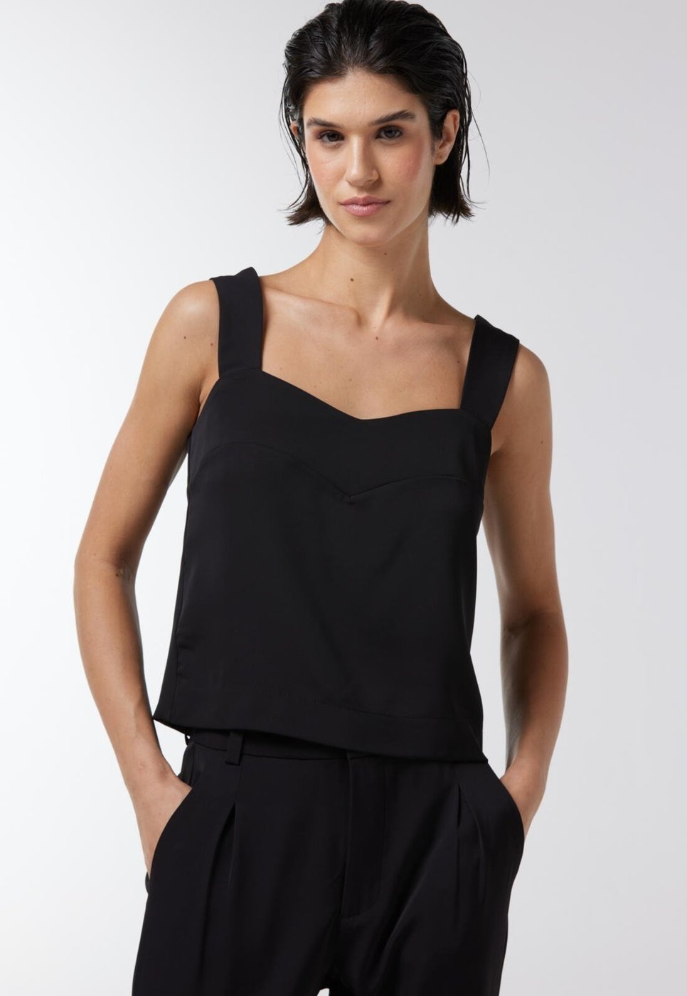 Imagem principal Cropped Alongado Traymon Decote Princesa preto Traymon preto