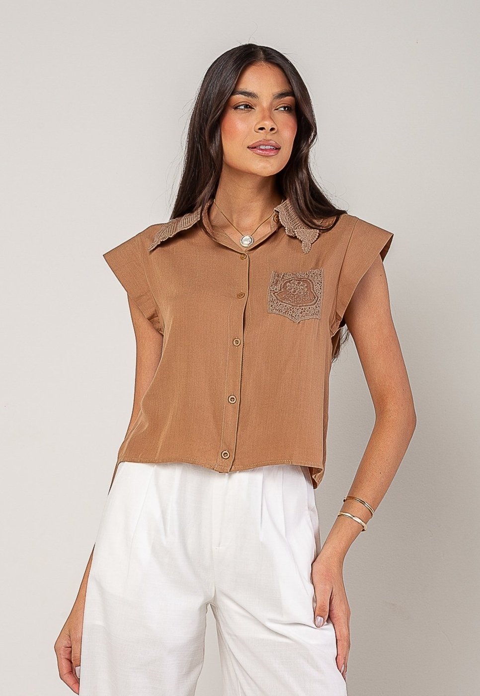 Imagem principal Blusa Alfaiataria Com Gola Em Renda E Bolso Decorado Salvatore Salvatore Fashion verde Salvatore Fashion verde