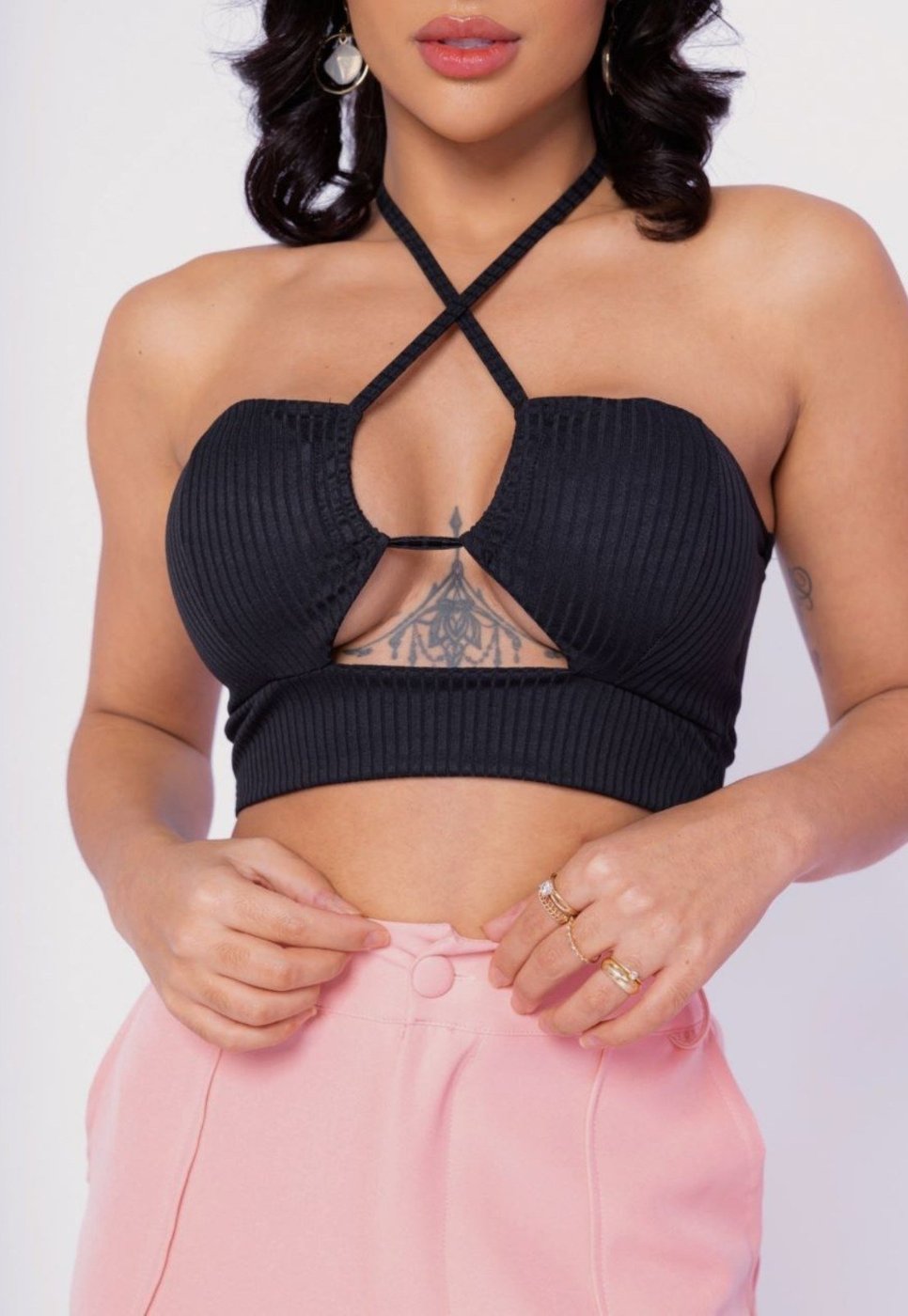 Imagem principal Cropped Transpasse Canelado Amarração Leão Cia do Vestido preto Cia do Vestido preto