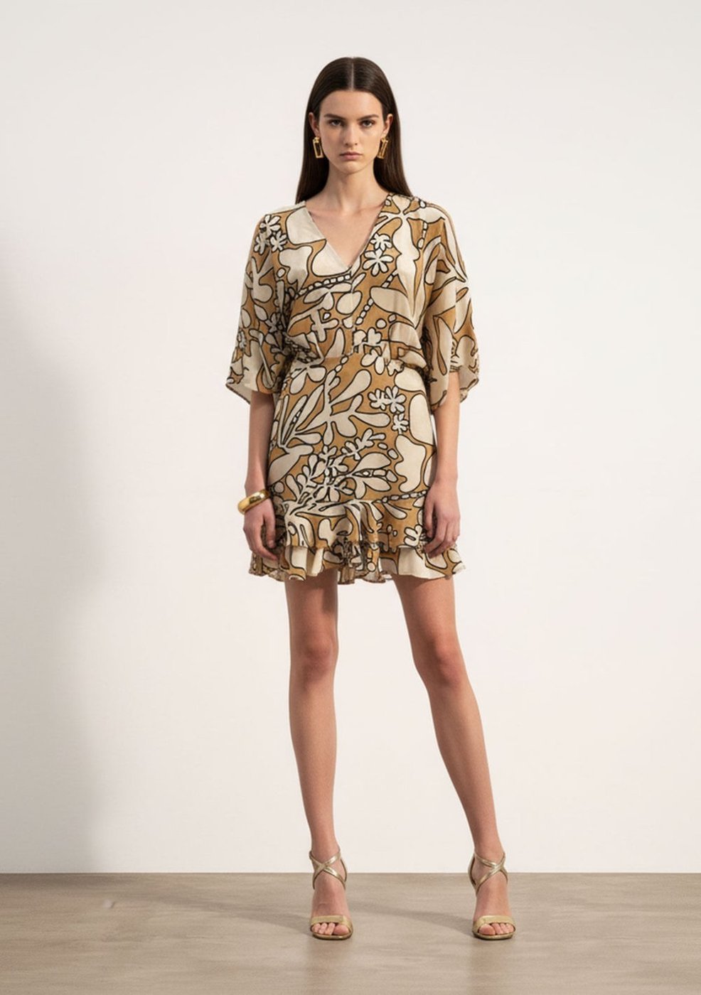 Vestido Iódice Solto Decote V Manga Curta Curto