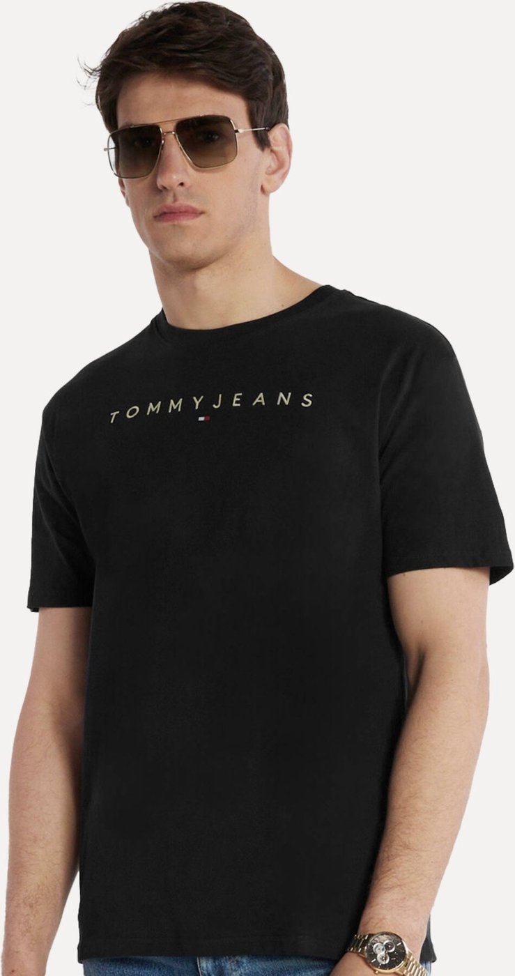 Imagem principal Camiseta Tommy Jeans Masculina Core Linear Gold Logo Preta preto gold Tommy Jeans preto gold