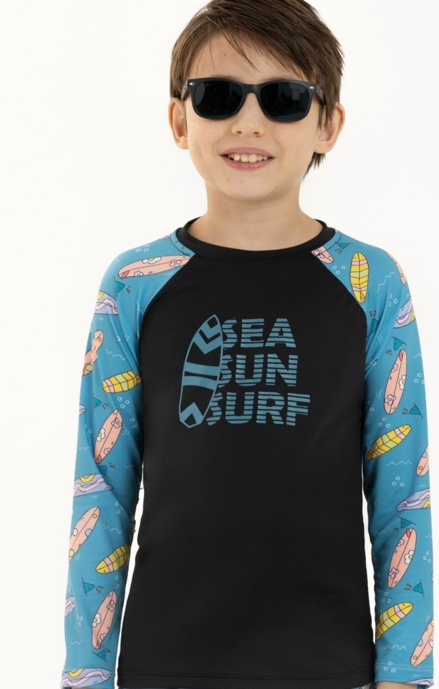 Imagem principal Camisa de Praia e Banho Menino com Proteção UV 50 - Mar, Sol e Surf Magicamente Kids preto Magicamente Kids preto