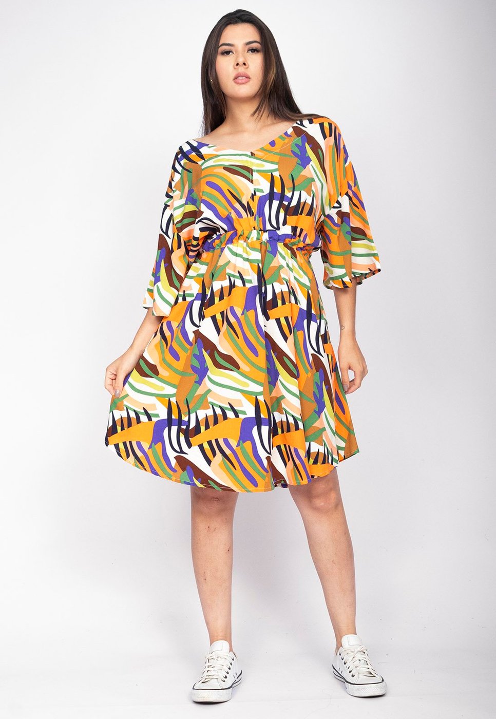 Vestido Curto CabanaFree Caaxixá Viscose com Cordão na Cintura Estampa Cores Vibrantes