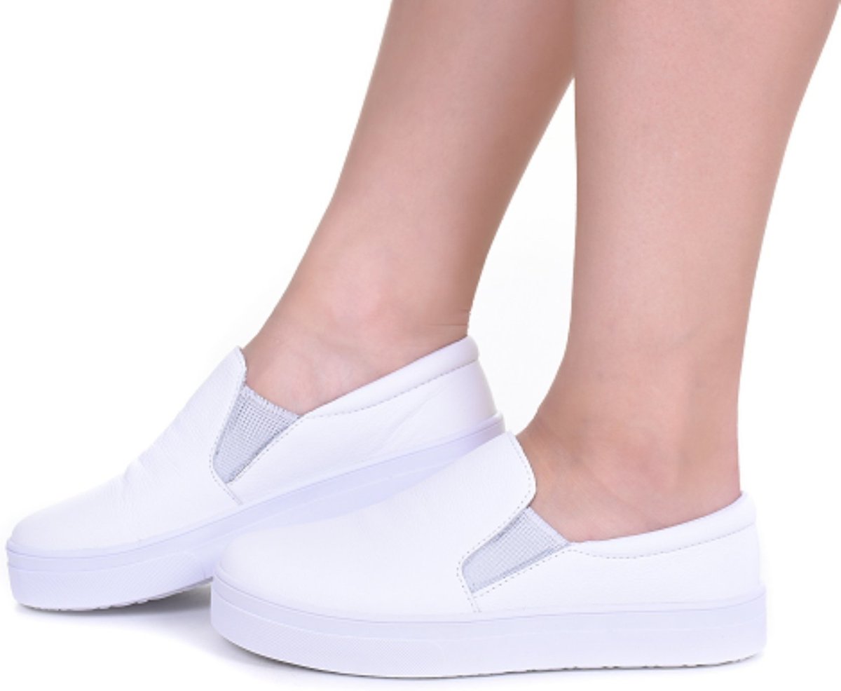 Tênis Slip On Feminino de Couro Para Área da Saúde