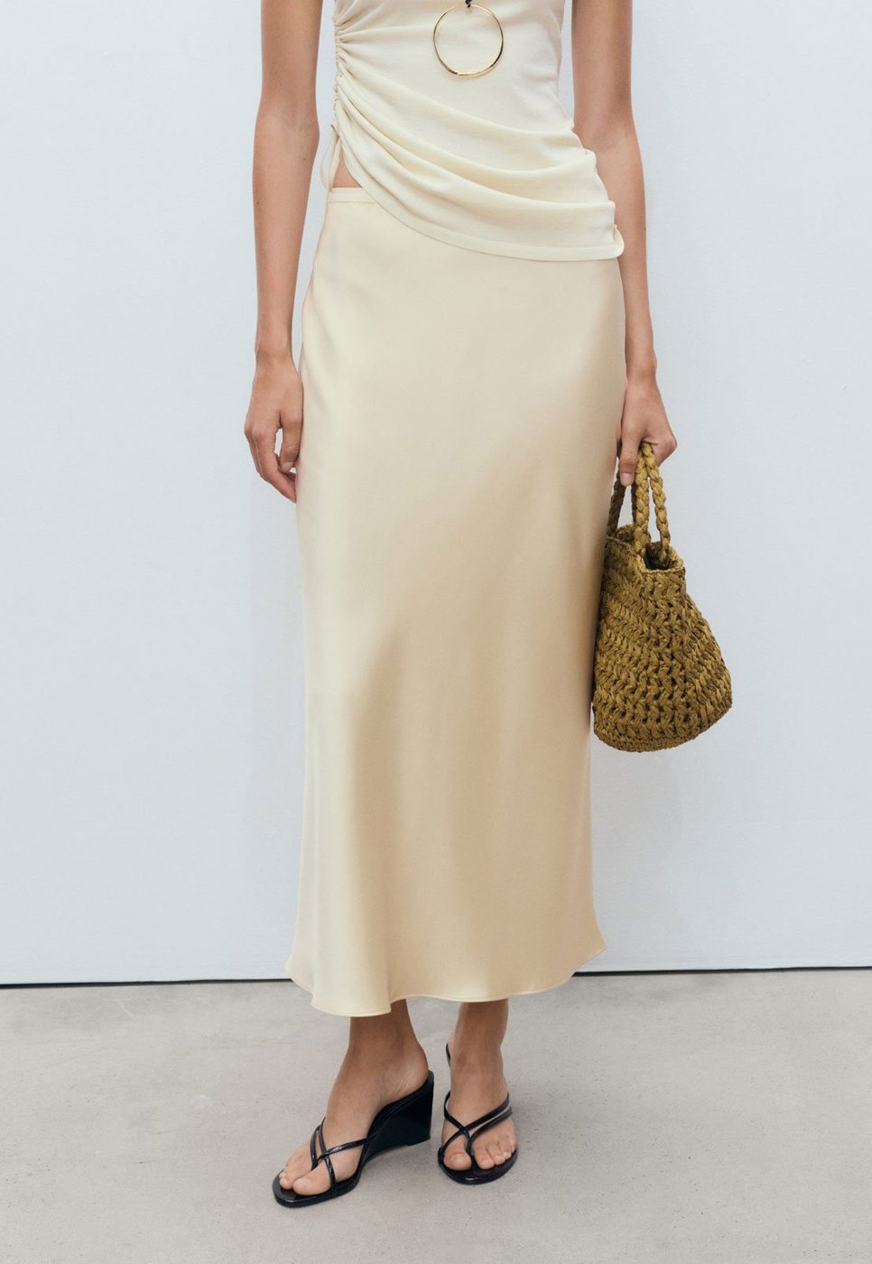 Saia Feminina Mango Midi Acetinada