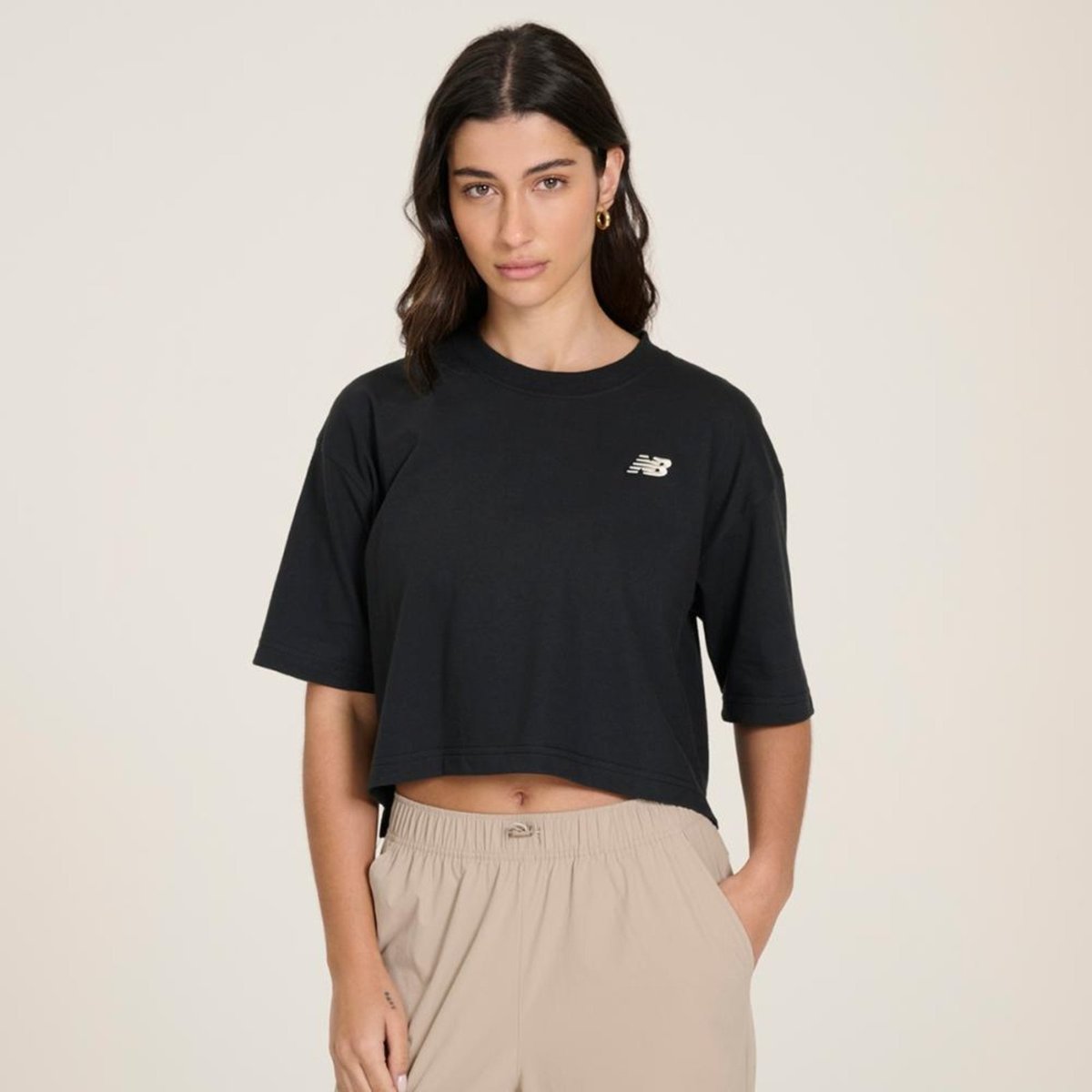 Imagem principal Camiseta New Balance Cropped Small Logo Feminina incolor incolor