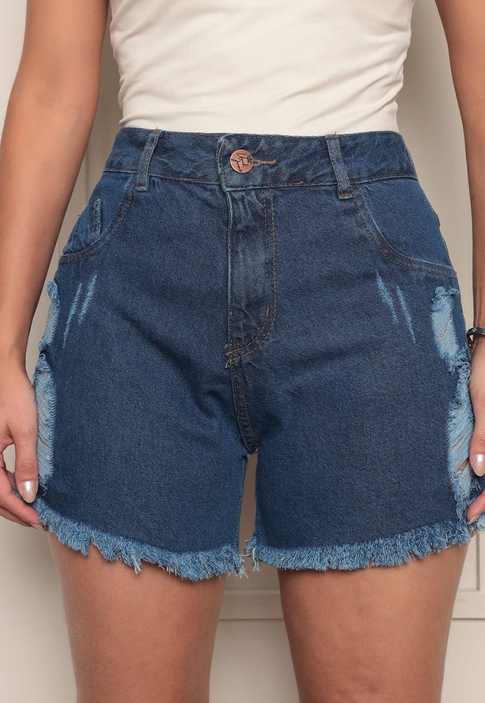 Shorts Feminino Ethereal Jeans com Barra Desfiada Lavagem Escura