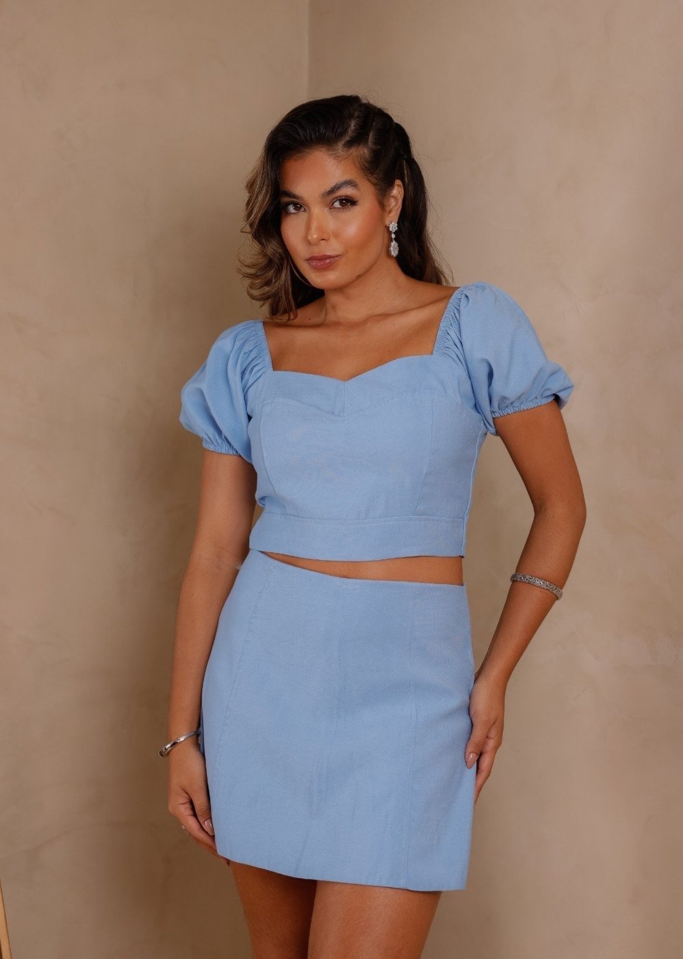 Conjunto Cropped Mangas Princesa e Short Saia Cintura Alta Crepe Lanyse