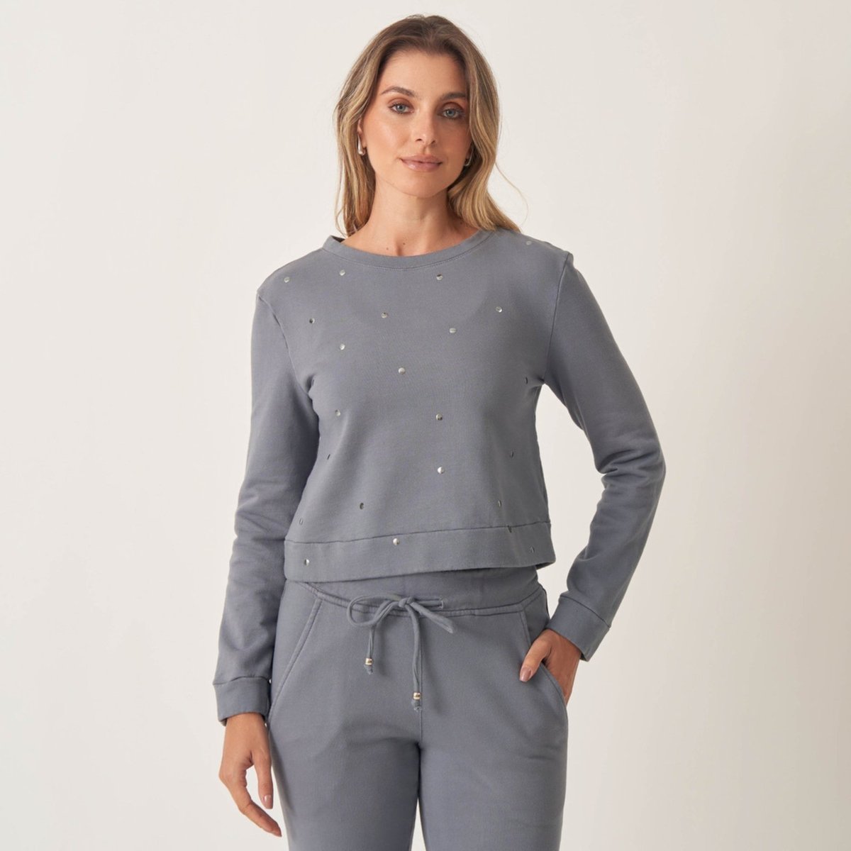 Imagem principal Blusa Moletom Crooped Moletom Com Tachas Bloom cinza Bloom cinza