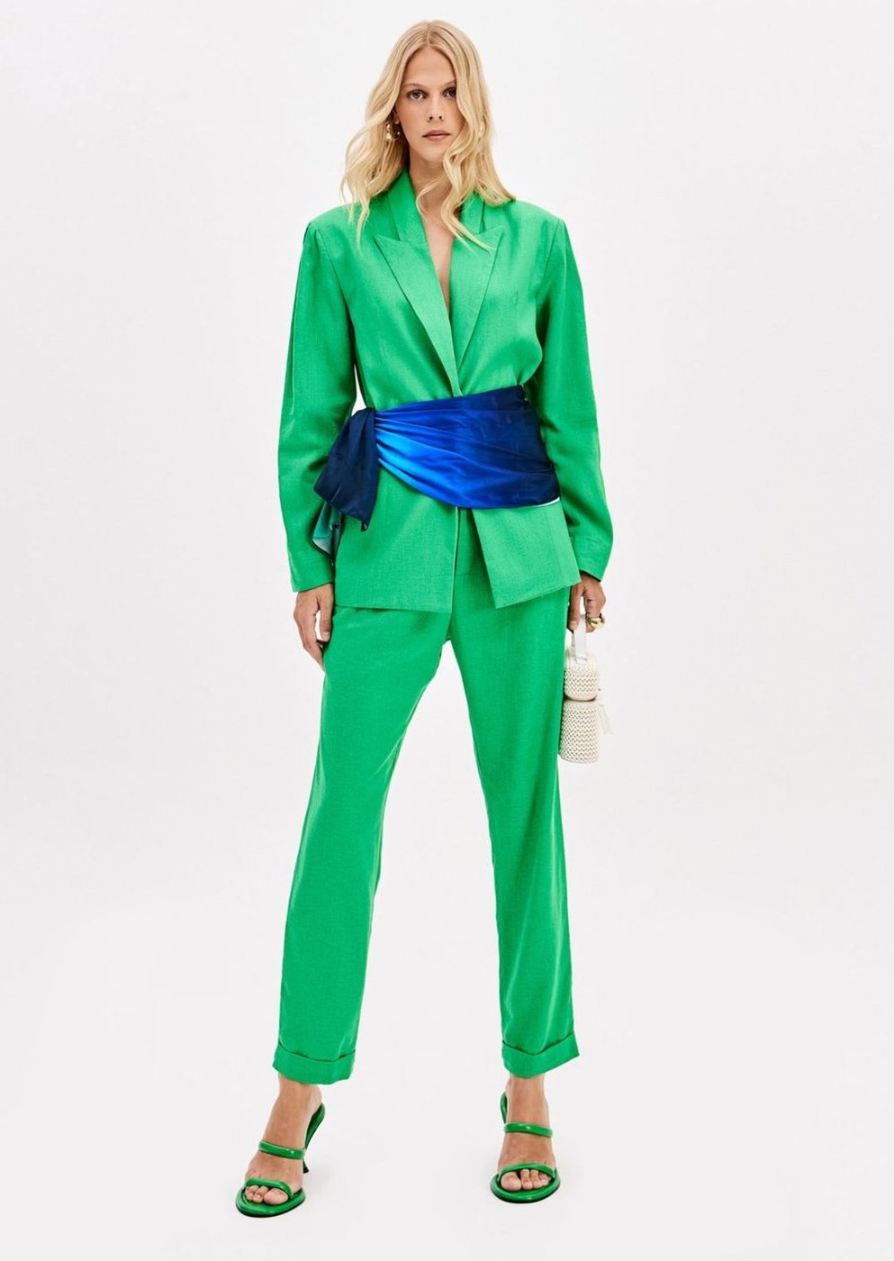 Blazer Alongado Com Linho E Botão