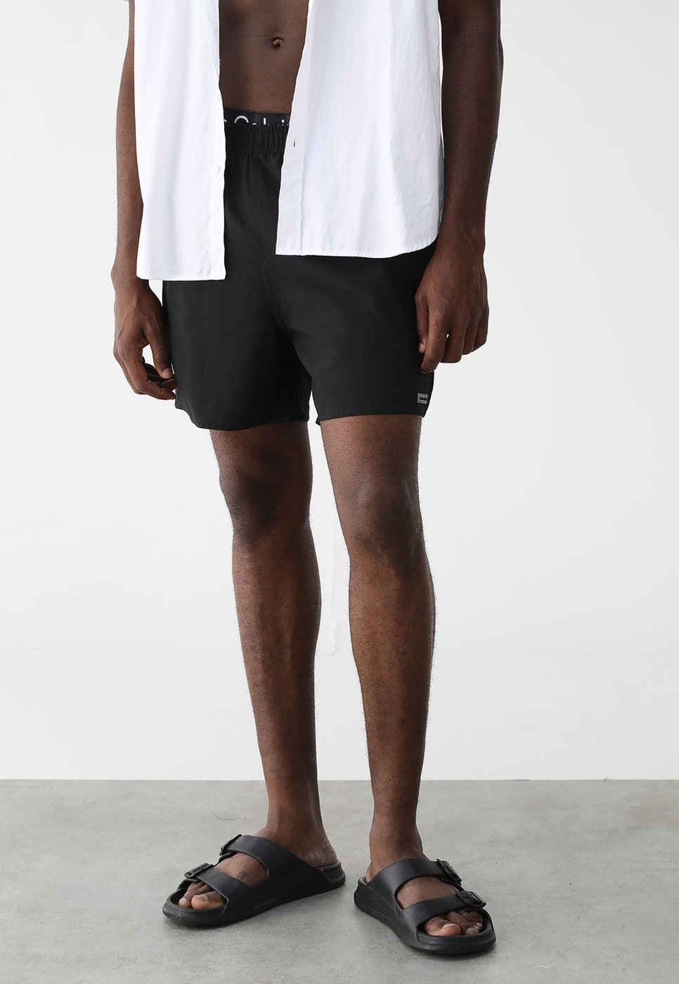 Imagem principal Short Calvin Klein Jeans Reto Logo Preta preto Calvin Klein Jeans preto