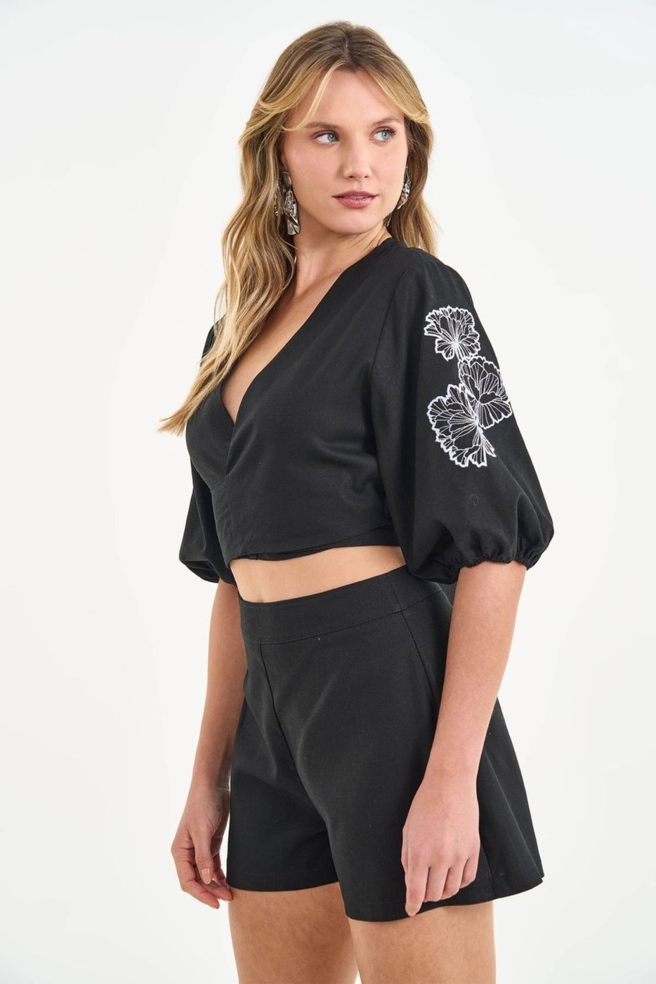 Imagem principal Blusa Linho Transpassada com Amarração ACT FEMININO preto ACT FEMININO preto