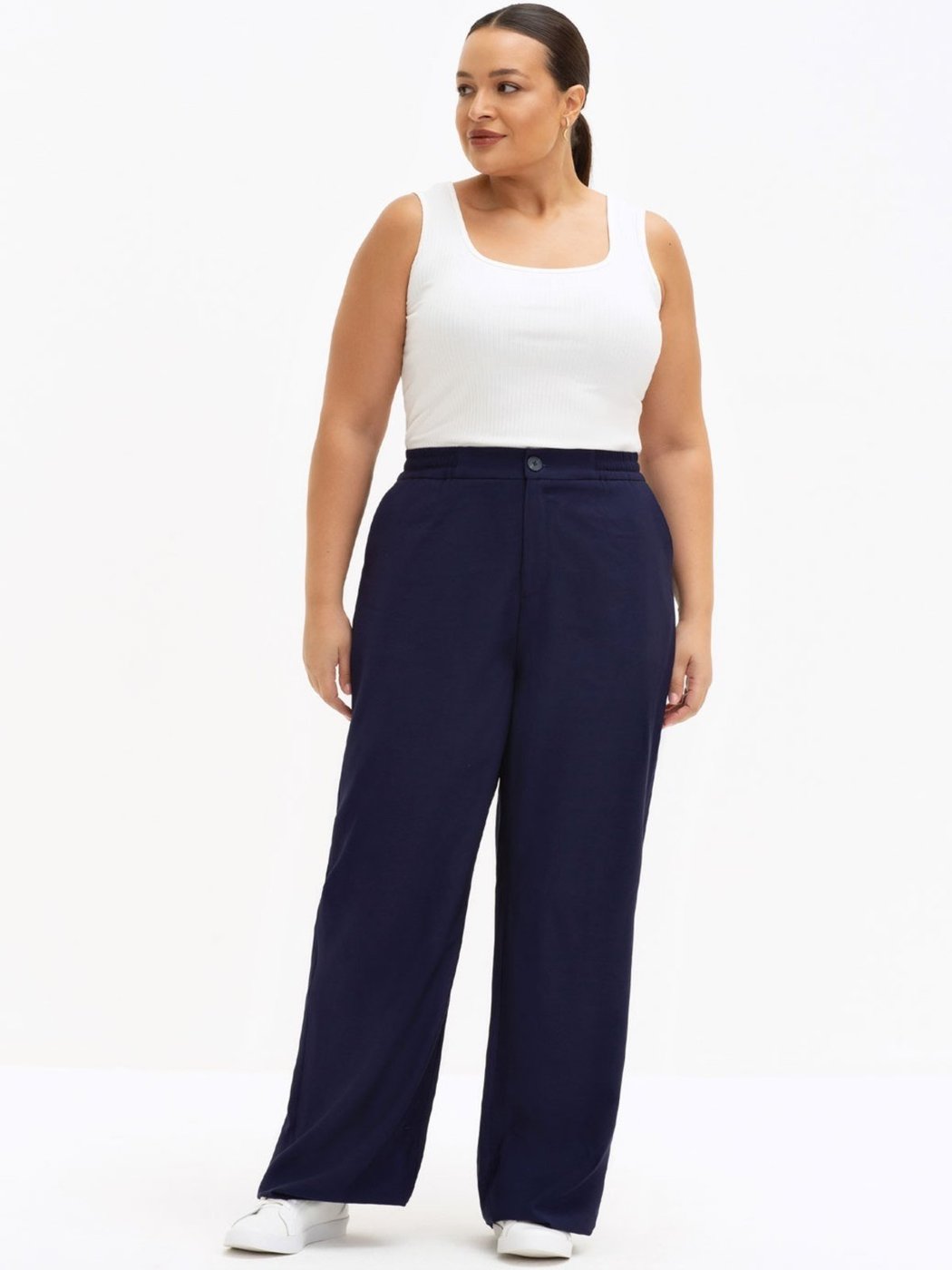 Calça Wide Leg de Alfaiataria em Viscose Plus Size Marinho Madá