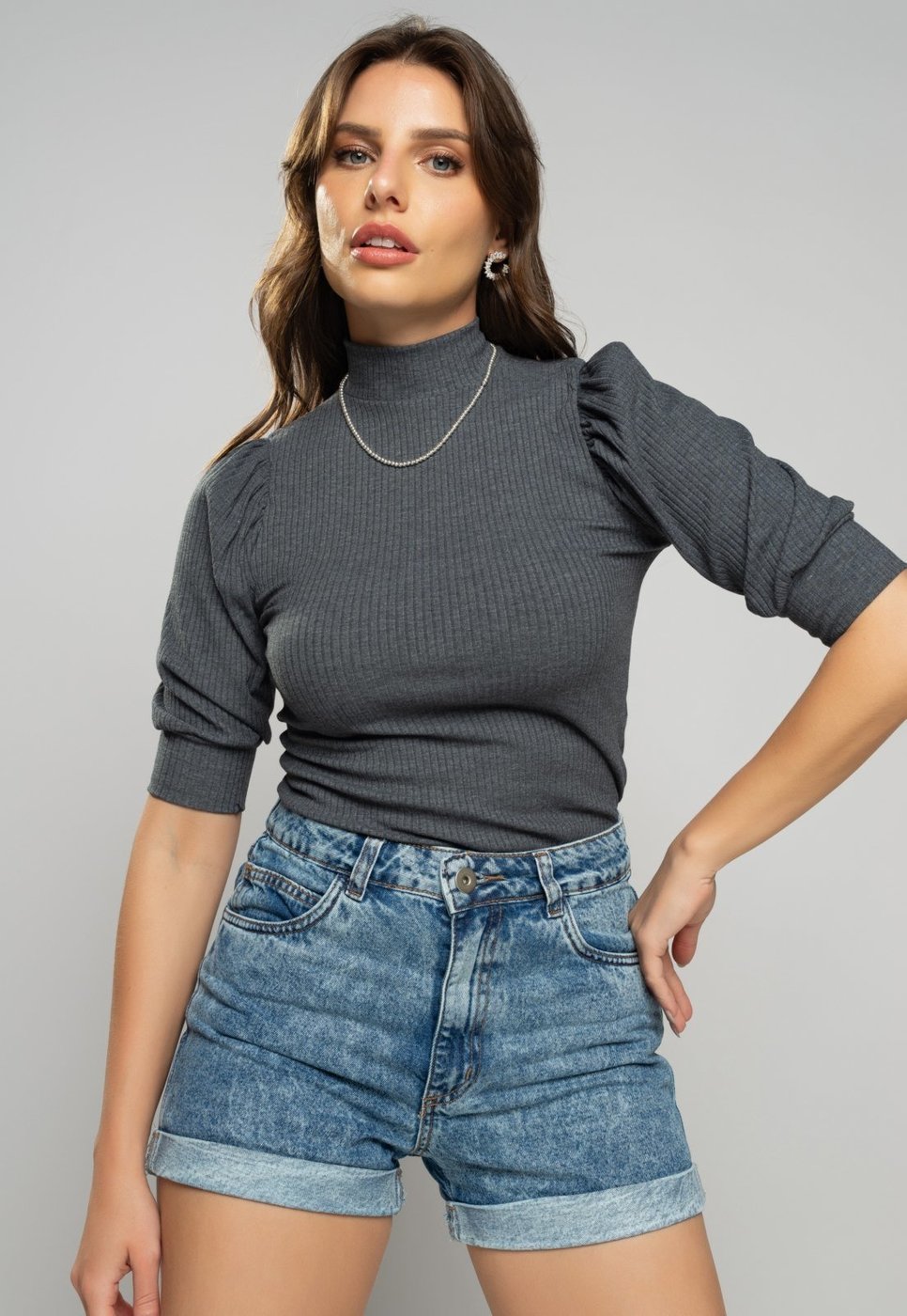 Blusa Salvatore Princesa Manga Curta Canelada Grafite