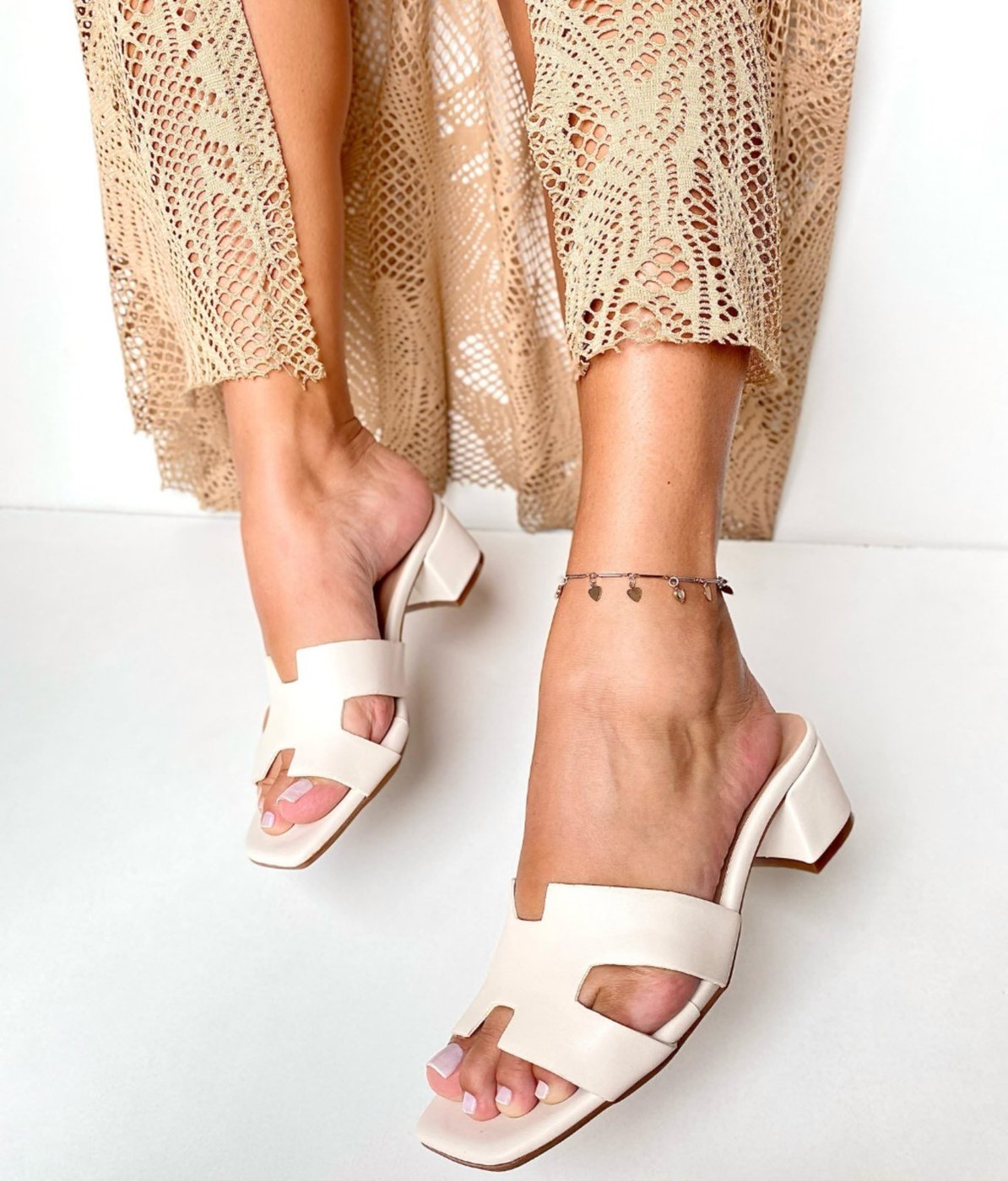 Sandália Delazari Salto Bloco Off White