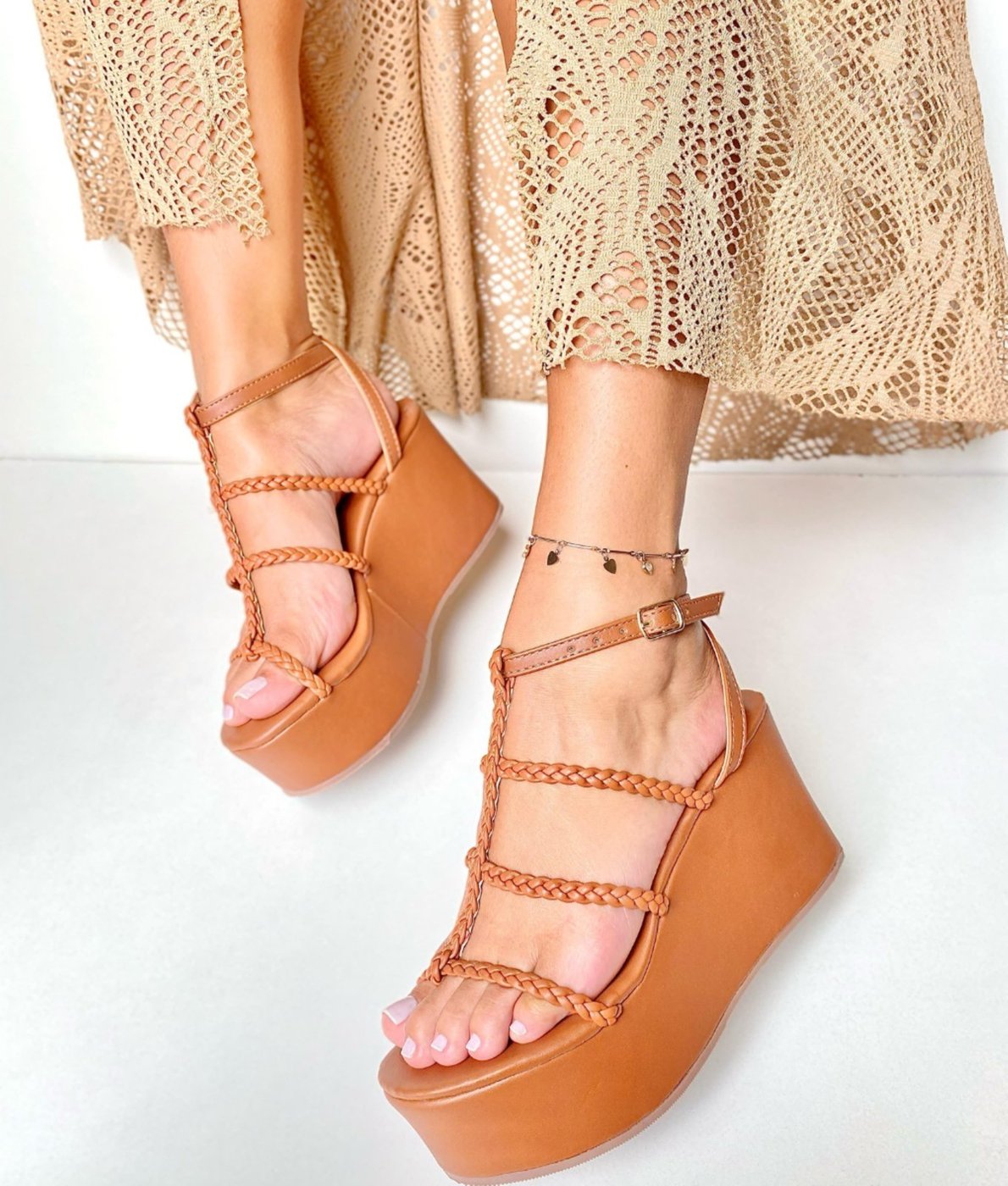 Imagem principal Sandália Delazari Plataforma Trança caramelo Delazari caramelo