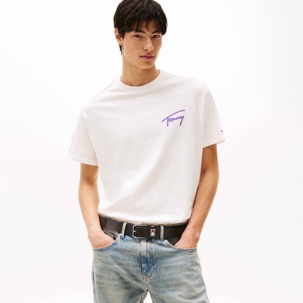 Imagem principal Camiseta relaxed com estampa gráfica e logo nas costas - EEG Tommy Jeans off-white Tommy Jeans off-white