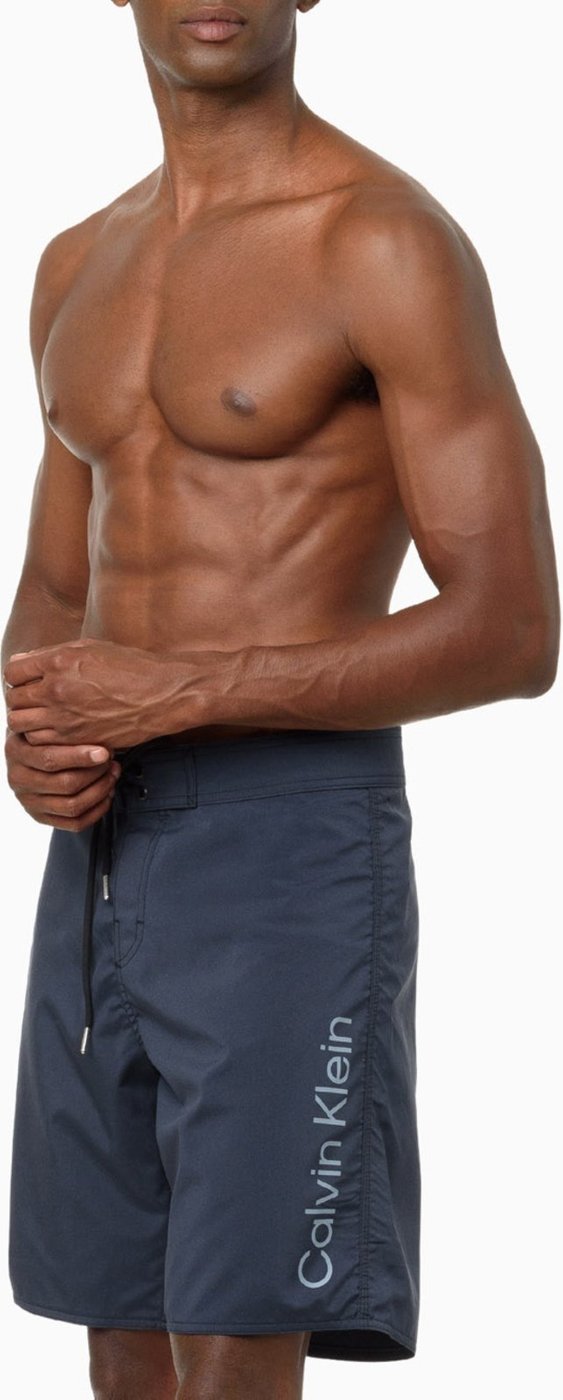 Imagem principal Bermuda D'Água Lisa Calvin Klein Swimwear - Marinho Calvin Klein Jeans azul marinho Calvin Klein Jeans azul marinho