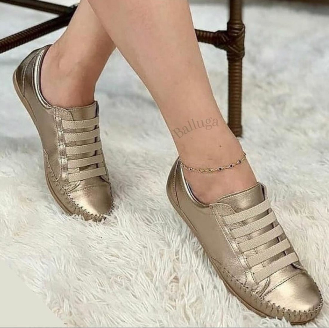 Tênis Feminino De Couro Moderno Dourado Izabela Araújo