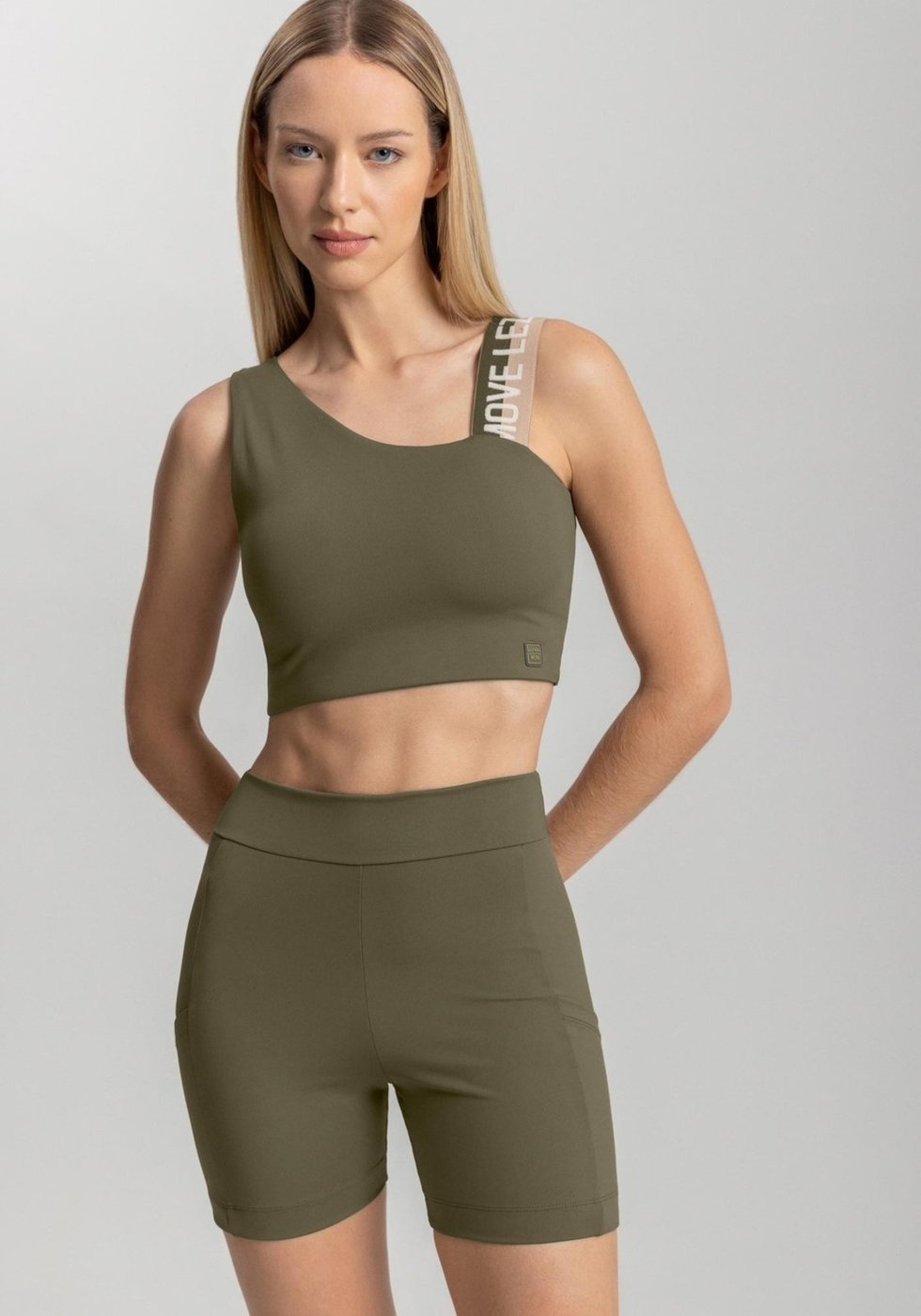 Imagem principal Top De Alças Sem Bojo Com Tecnologia Dry Move Lez a Lez poás Lez a Lez poás