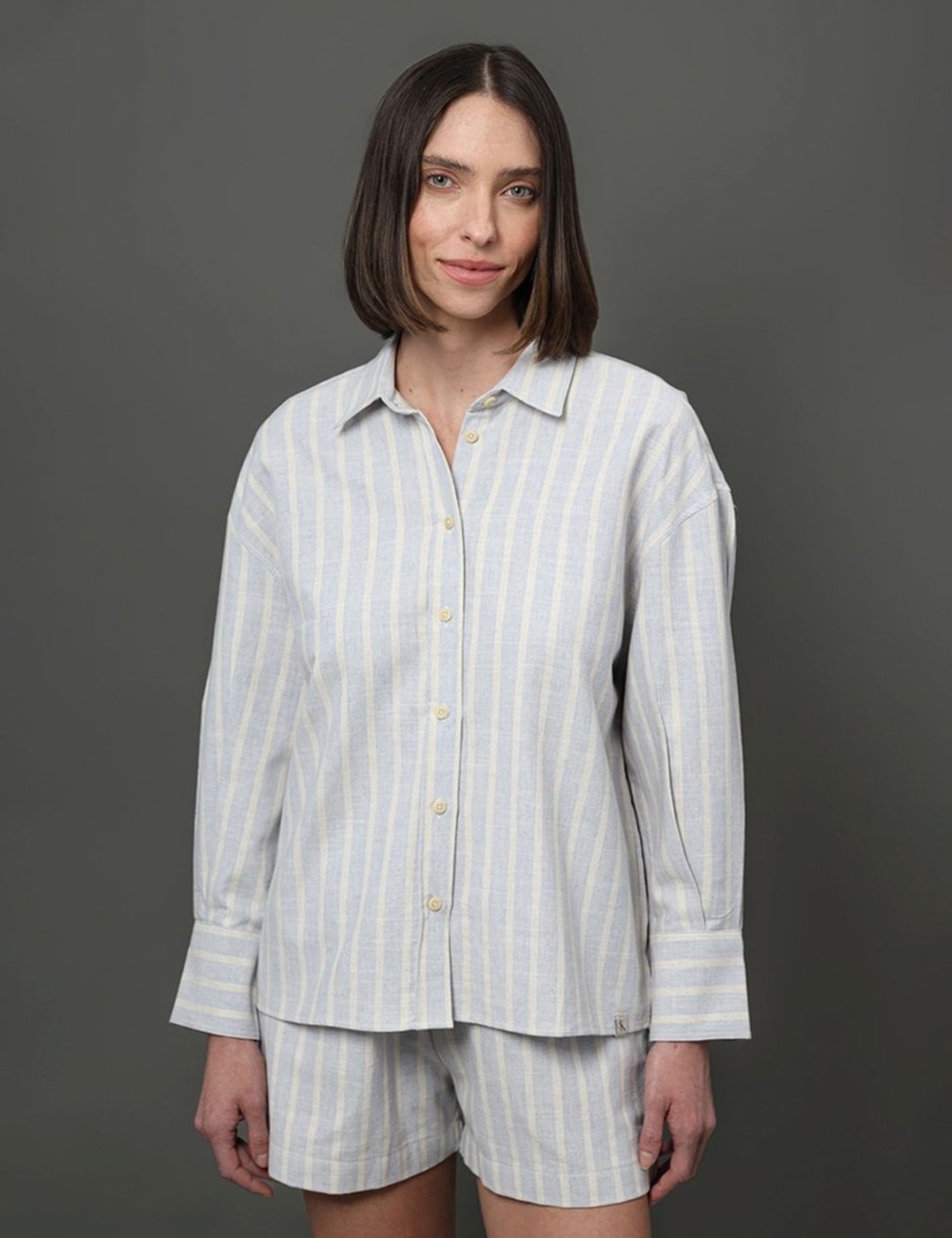 Imagem principal Camisa Feminina Listrada Amarração Calvin Klein Jeans - Lavanda azul lavanda Calvin Klein Jeans azul lavanda