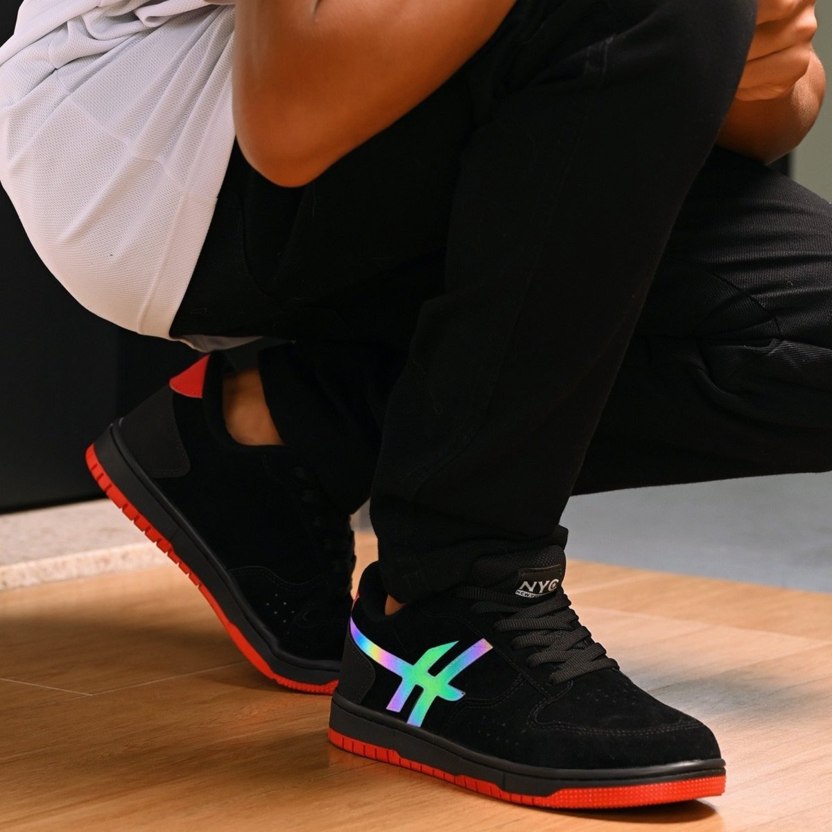 Imagem principal Tenis Skatista Refletivo Nyc Shoes Lançamento Com Estilo NYC CM40 Femenino e Masculino NYC NEW YORK CITY SHOES multicolorido/preto/vermelho NYC NEW YORK CITY SHOES multicolorido/preto/vermelho