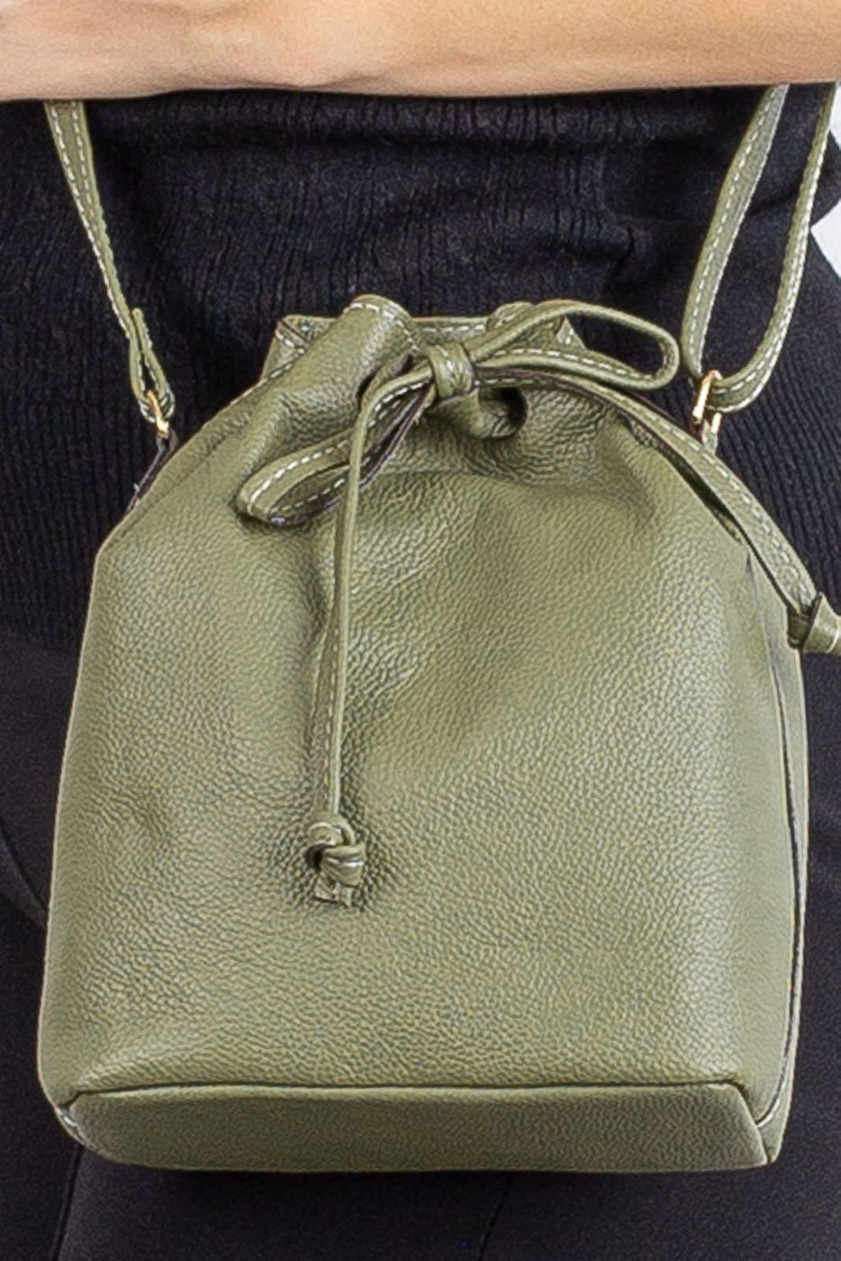 Imagem principal Mini bolsa saco em couro liso Nathy Andrea Vinci bege Andrea Vinci bege