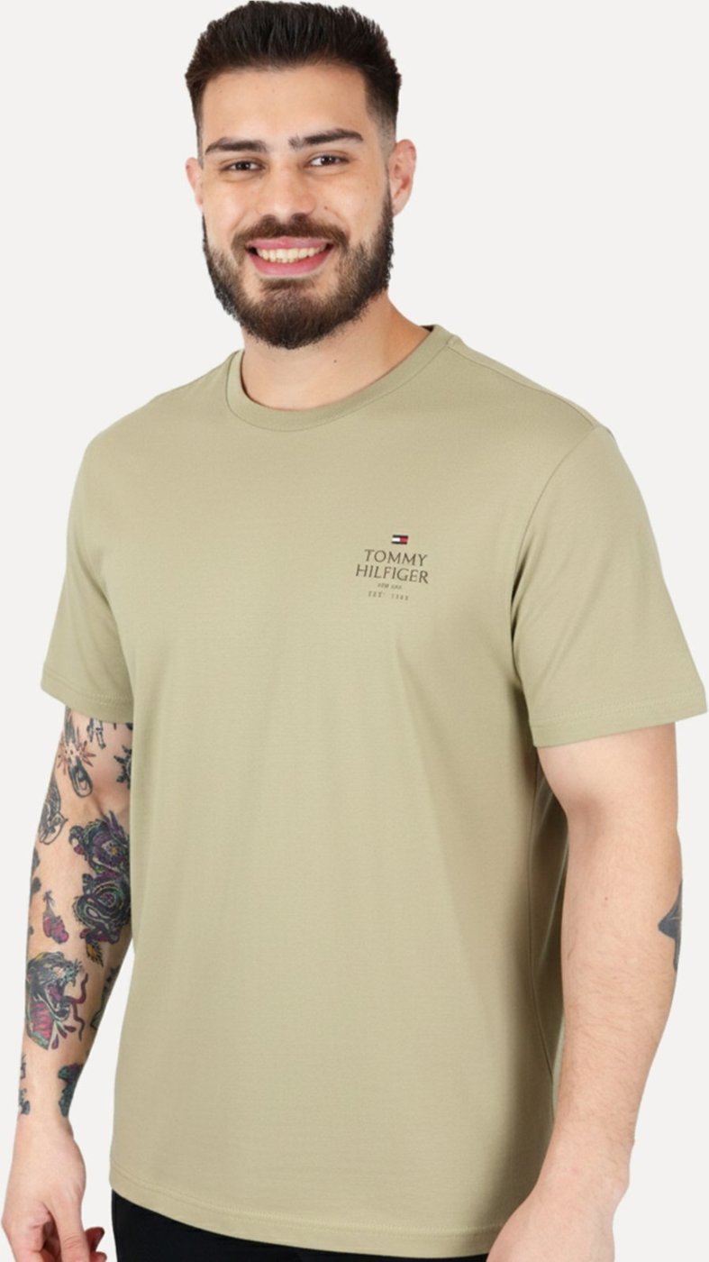 Imagem principal Camiseta Tommy Hilfiger Masculina Stack Brand Love azul marinho Tommy Hilfiger azul marinho