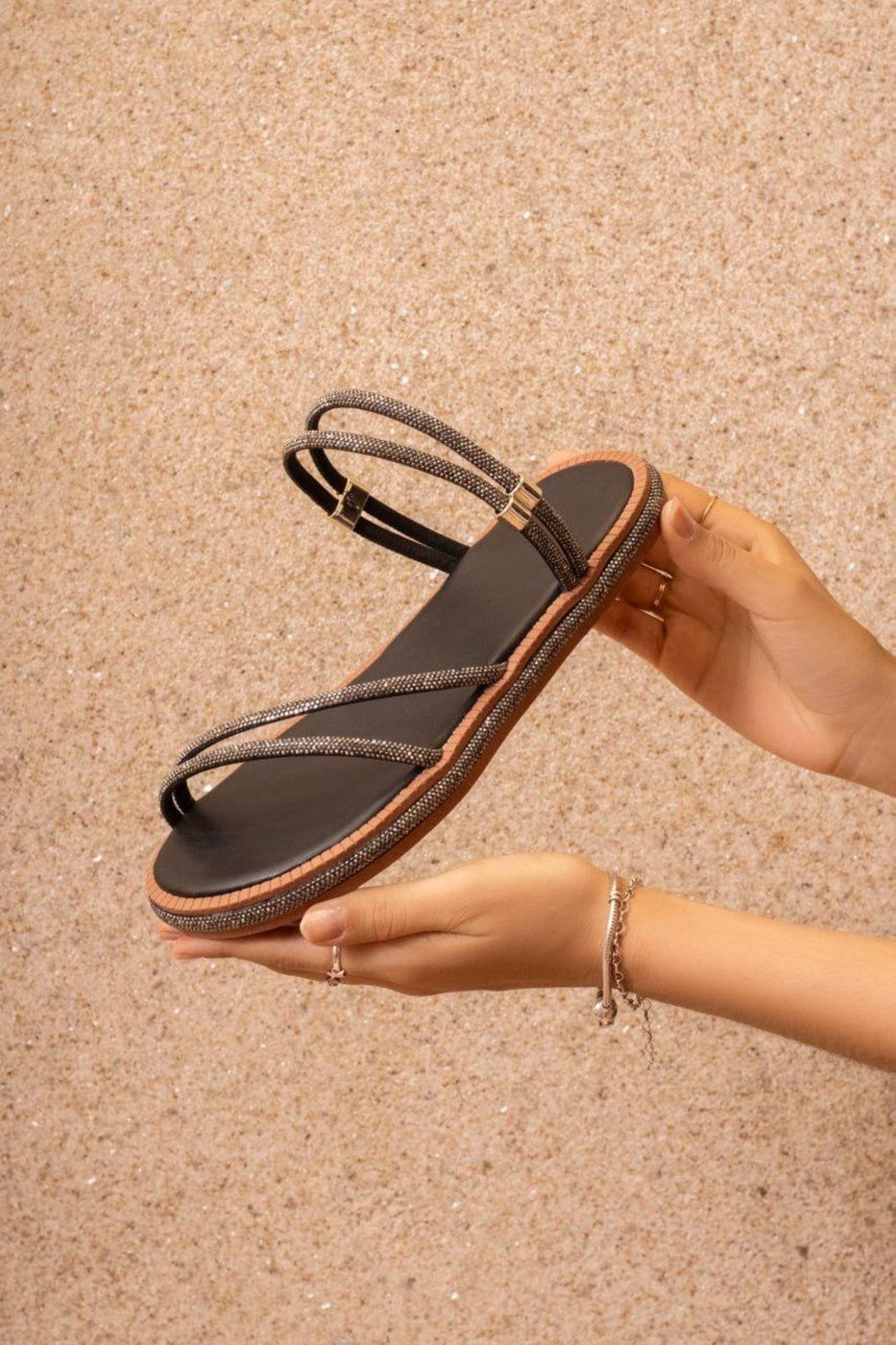 Sandália Sola Rasteira com Stras Ref 2303 Rofely