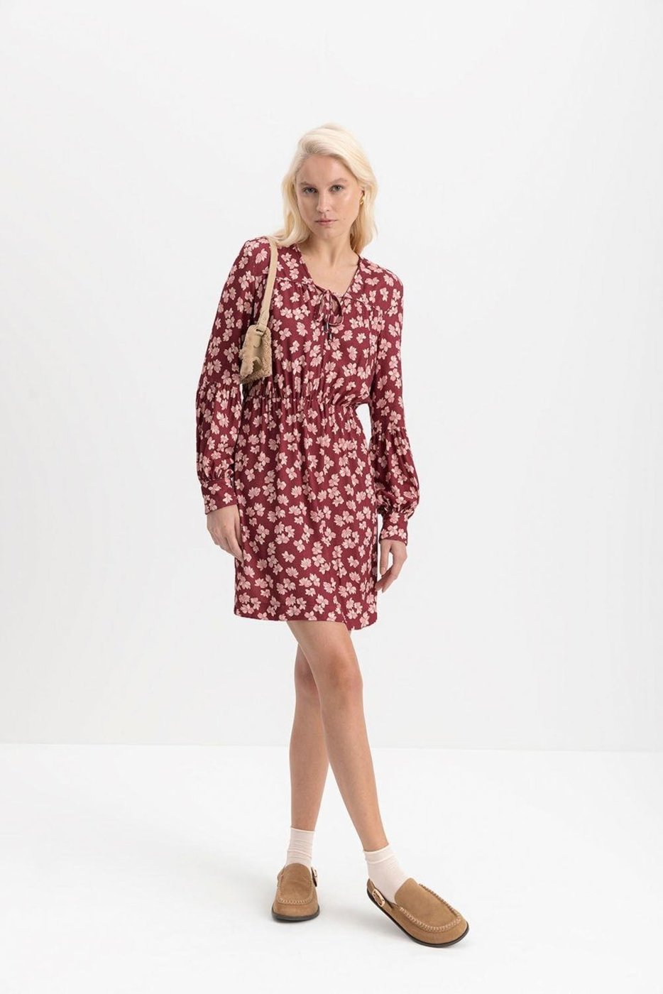 Vestido Feminino Curto Creponado Essendi Bordô