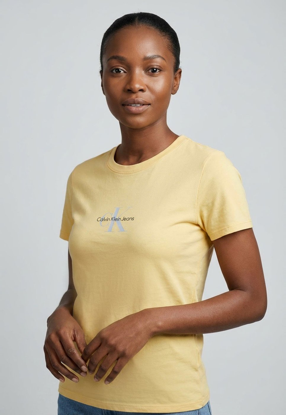 Imagem principal Camiseta Feminina Calvin Klein Jeans Reissue Centralizado Amarela amarelo Calvin Klein Jeans amarelo