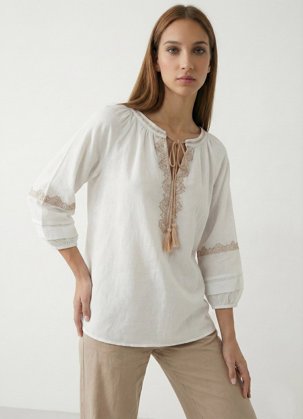 Blusa Branca e Bege Bordada Manga 3/4 Viscose Sob