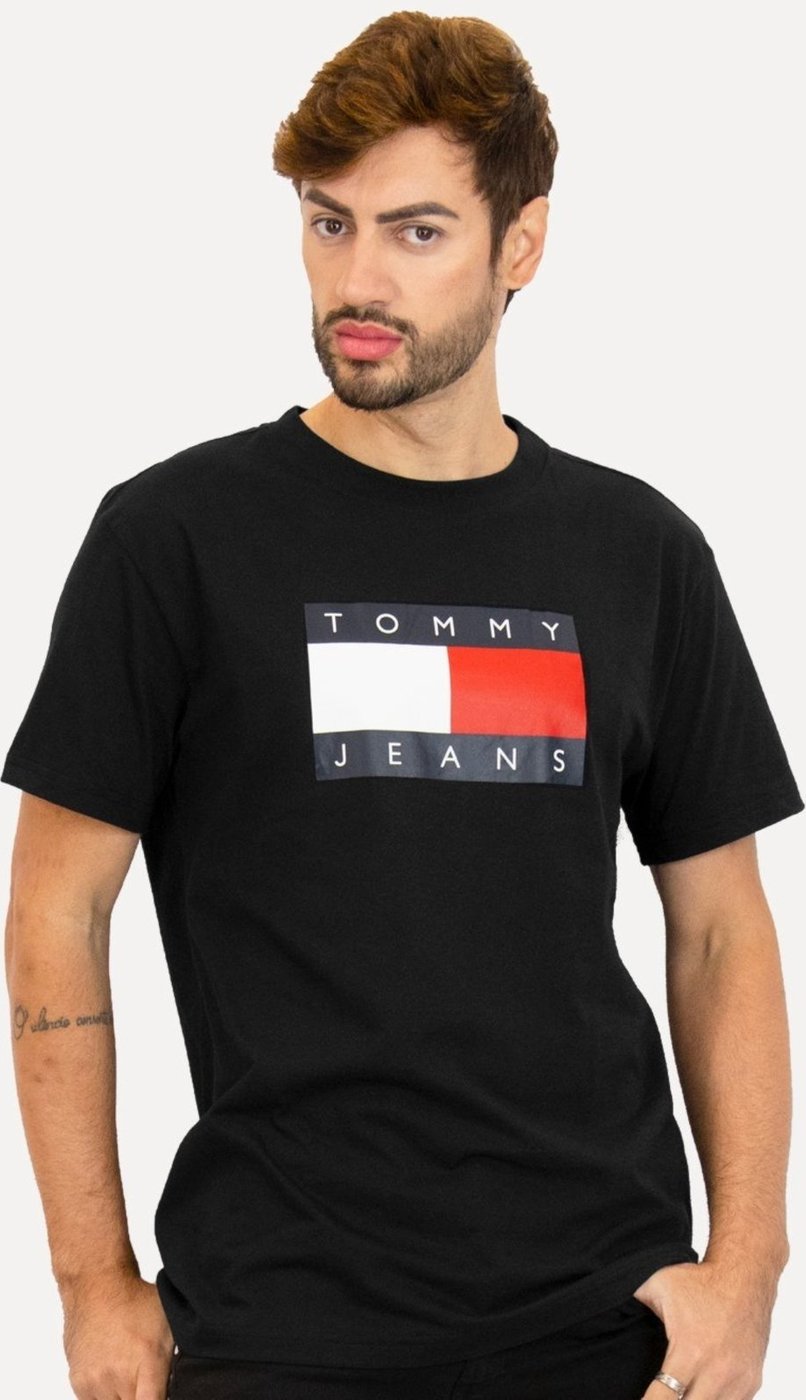 Imagem principal Camiseta Tommy Jeans Masculina Regular Skate Flag Preta preto Tommy Jeans preto