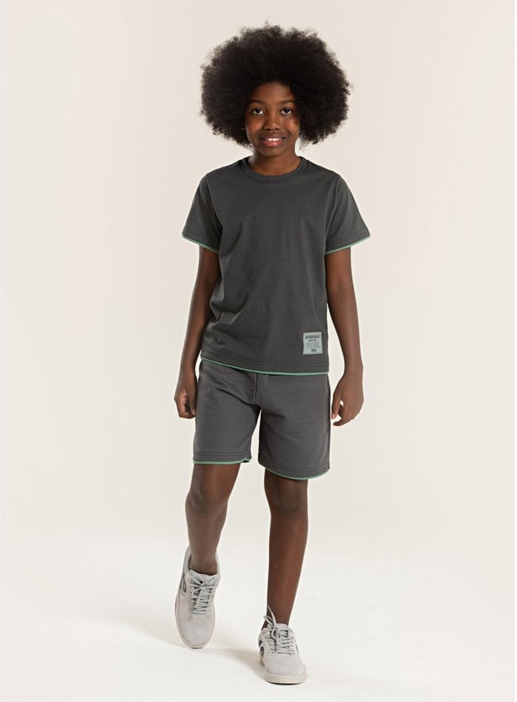 Imagem principal Infantil - Conjunto Verão Menino Camiseta e Bermuda com Bainha Sobreposta Molekada marrom Molekada marrom