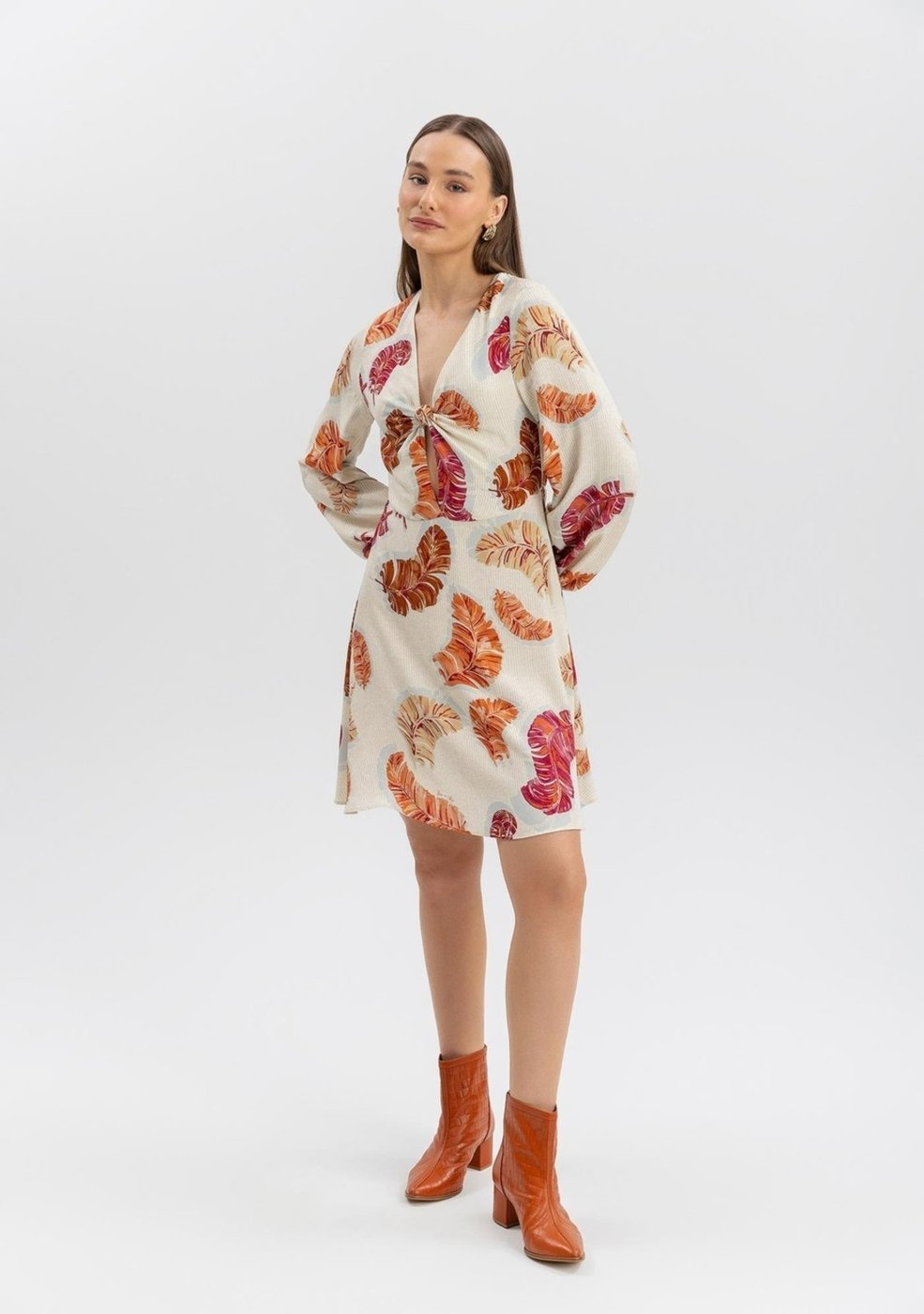 Vestido Lez a Lez Curto Estampado Com Mangas Longas E Detalhe De Nó