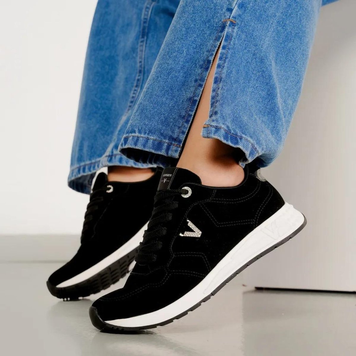 Imagem principal Tênis Via Marte Aplicação Metalizada Feminino preto VIA MARTE preto