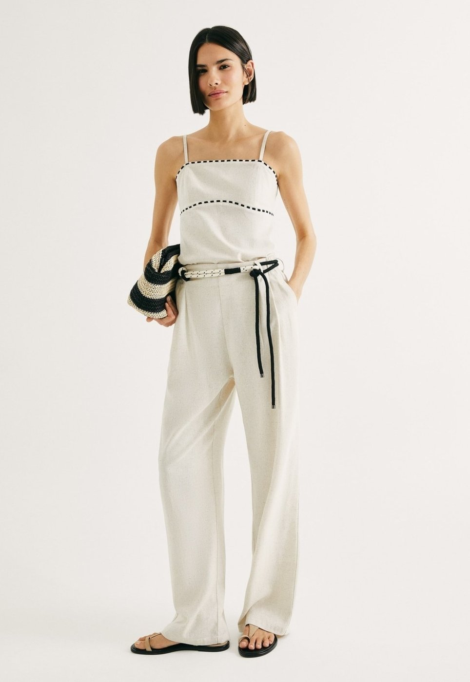 Calça Feminina Reta Em Viscolinho Com Cinto