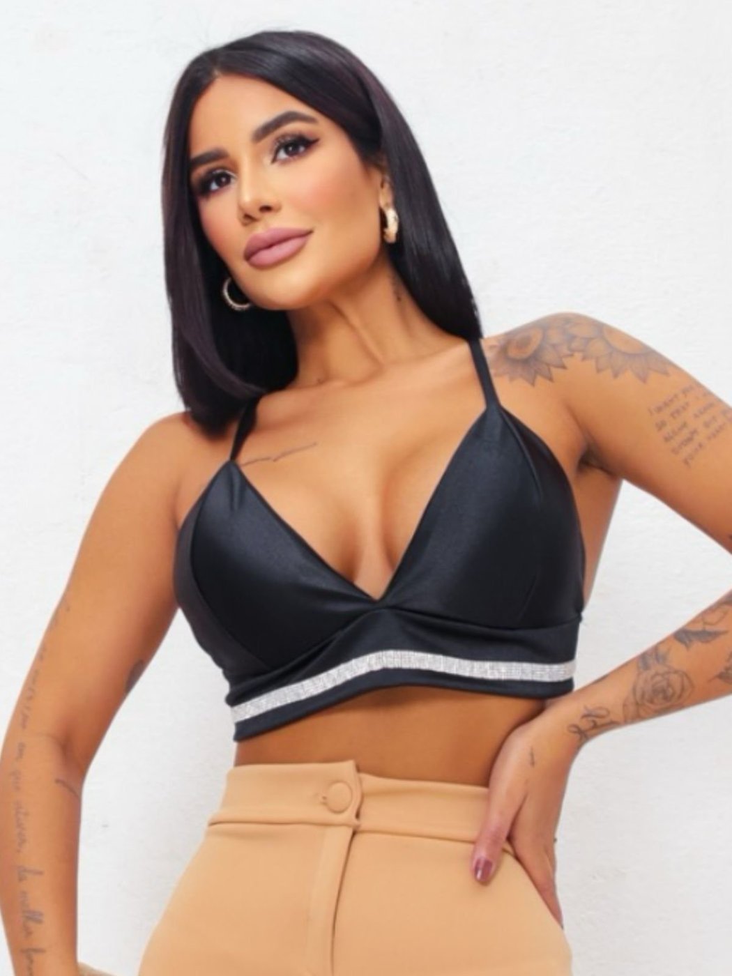 Imagem principal Top Cropped Alcinha Com Brilho ávilla Cia do Vestido preto Cia do Vestido preto