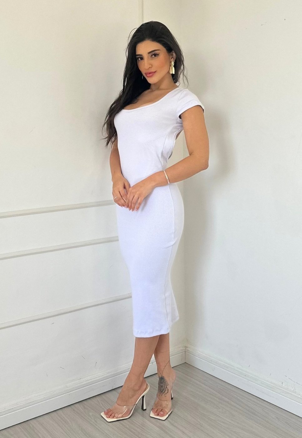 Imagem principal Vestido Midi Canelado Ano Novo Manguinha Abertura nas Costas Thammiane Cia do Vestido branco Cia do Vestido branco