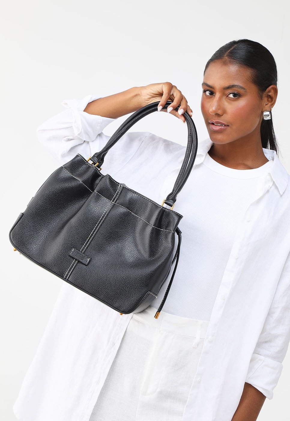 Bolsa Tiracolo Santa Lolla Pesponto Preta