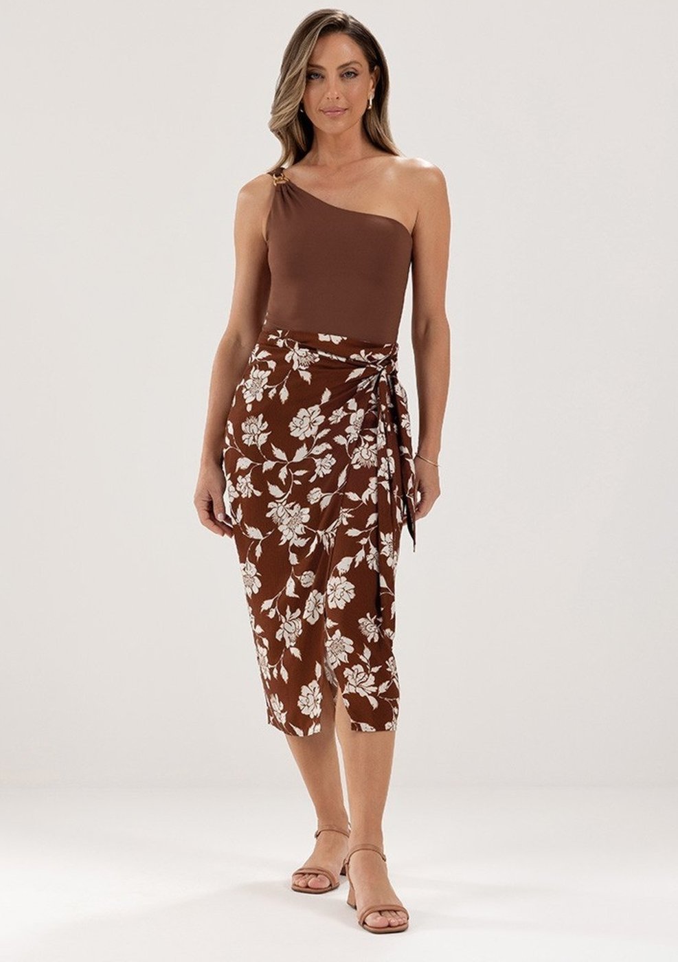 Saia Longuete com Estampa Floral Marrom e Off White Liara