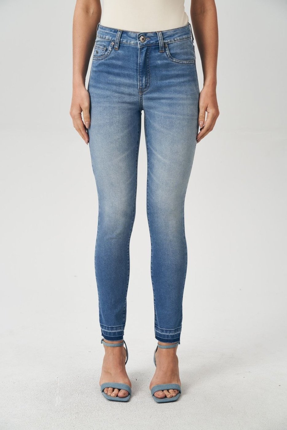 Calça Skinny Barra Desfeita Feminina Acostamento
