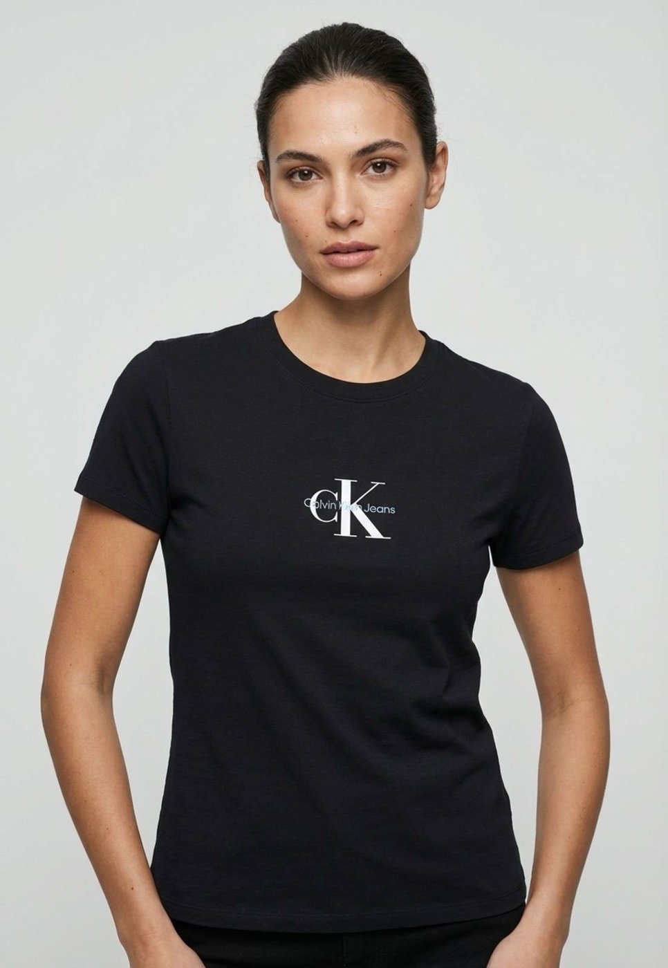 Imagem principal Camiseta Feminina Calvin Klein Jeans Logo Centralizado Preta preto Calvin Klein Jeans preto