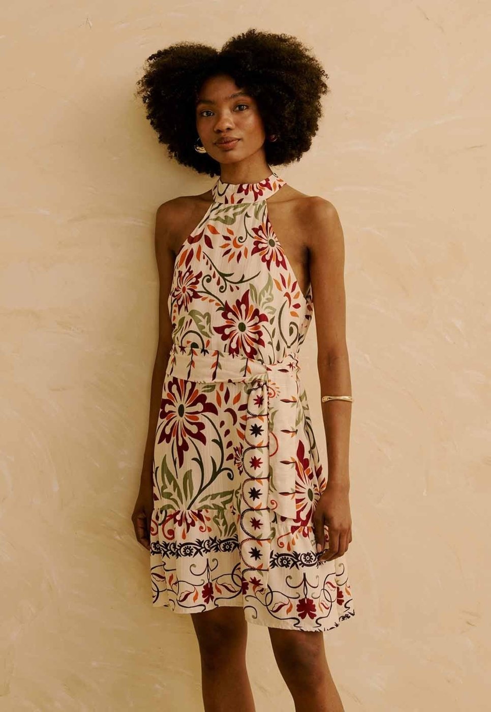 Vestido Curto com Detalhe de Faixa Estampado Flor de Mashua