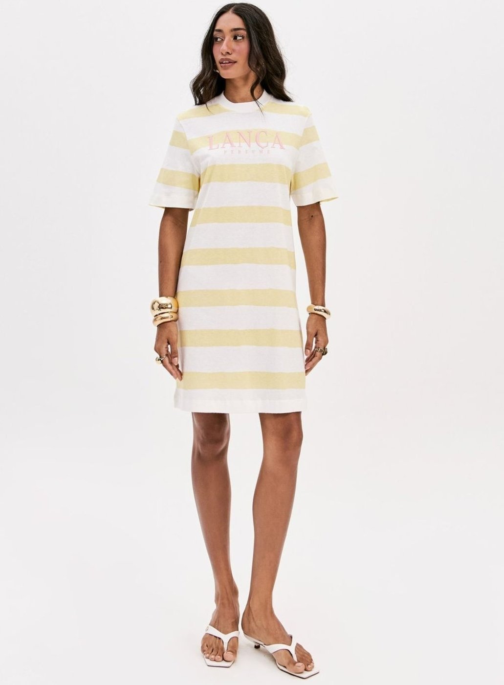 Vestido T-dress Manga Curta Bordado