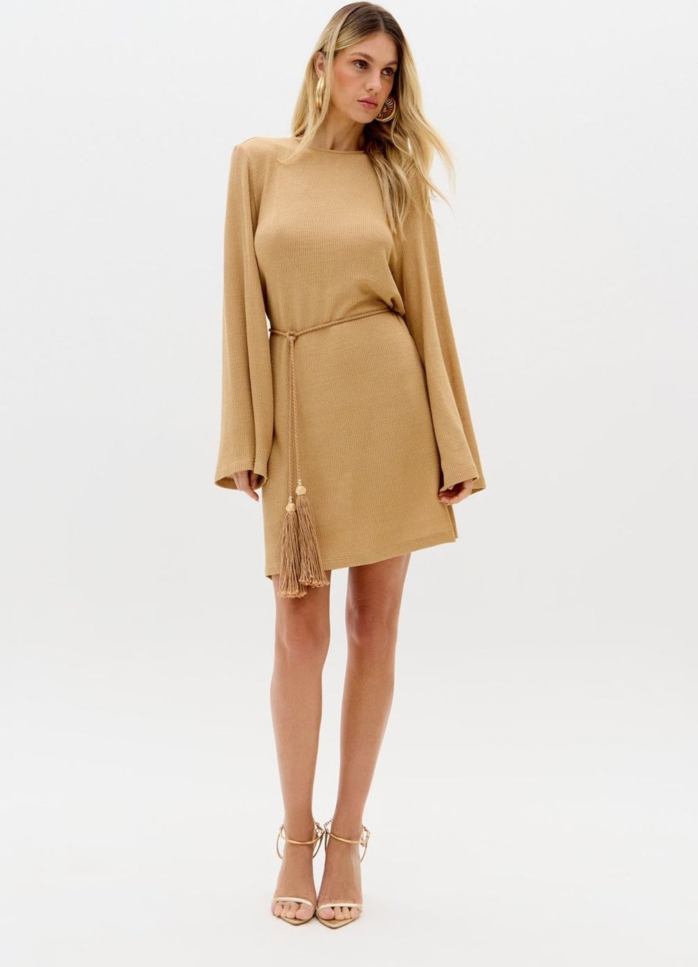 Vestido Curto Com Manga Flare