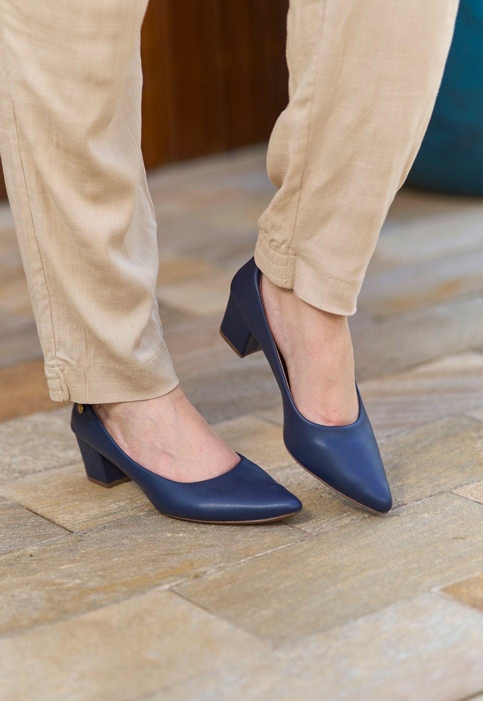 Imagem principal Scarpin Feminino Takata Salto Bloco Baixo Grosso Sapato Sintético Bico Fino Marinho TAKATA BY RAFAEL TAKATA azul/azul marinho azul TAKATA BY RAFAEL TAKATA azul/azul marinho azul